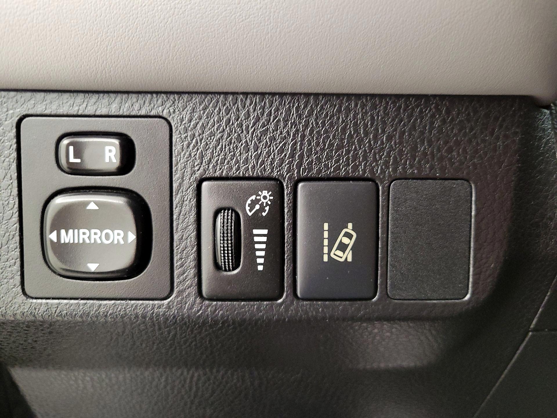 Thumbnail: 2017 Toyota RAV4 - 13