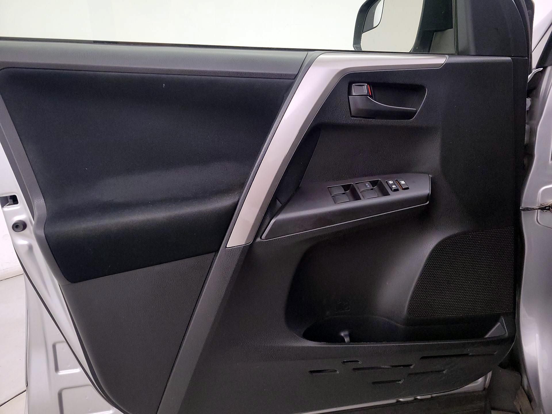 Thumbnail: 2018 Toyota RAV4 - 12