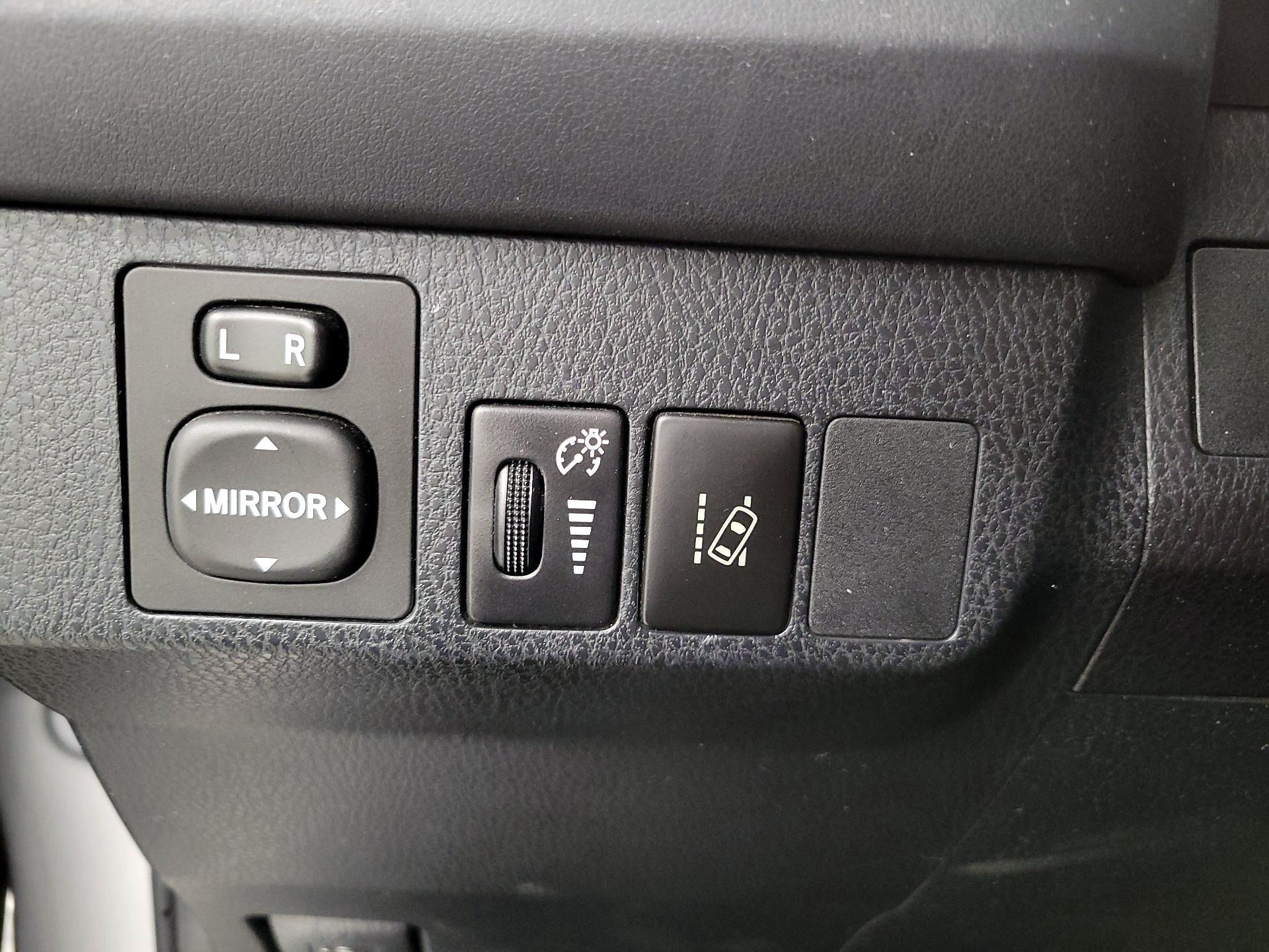 Thumbnail: 2018 Toyota RAV4 - 13