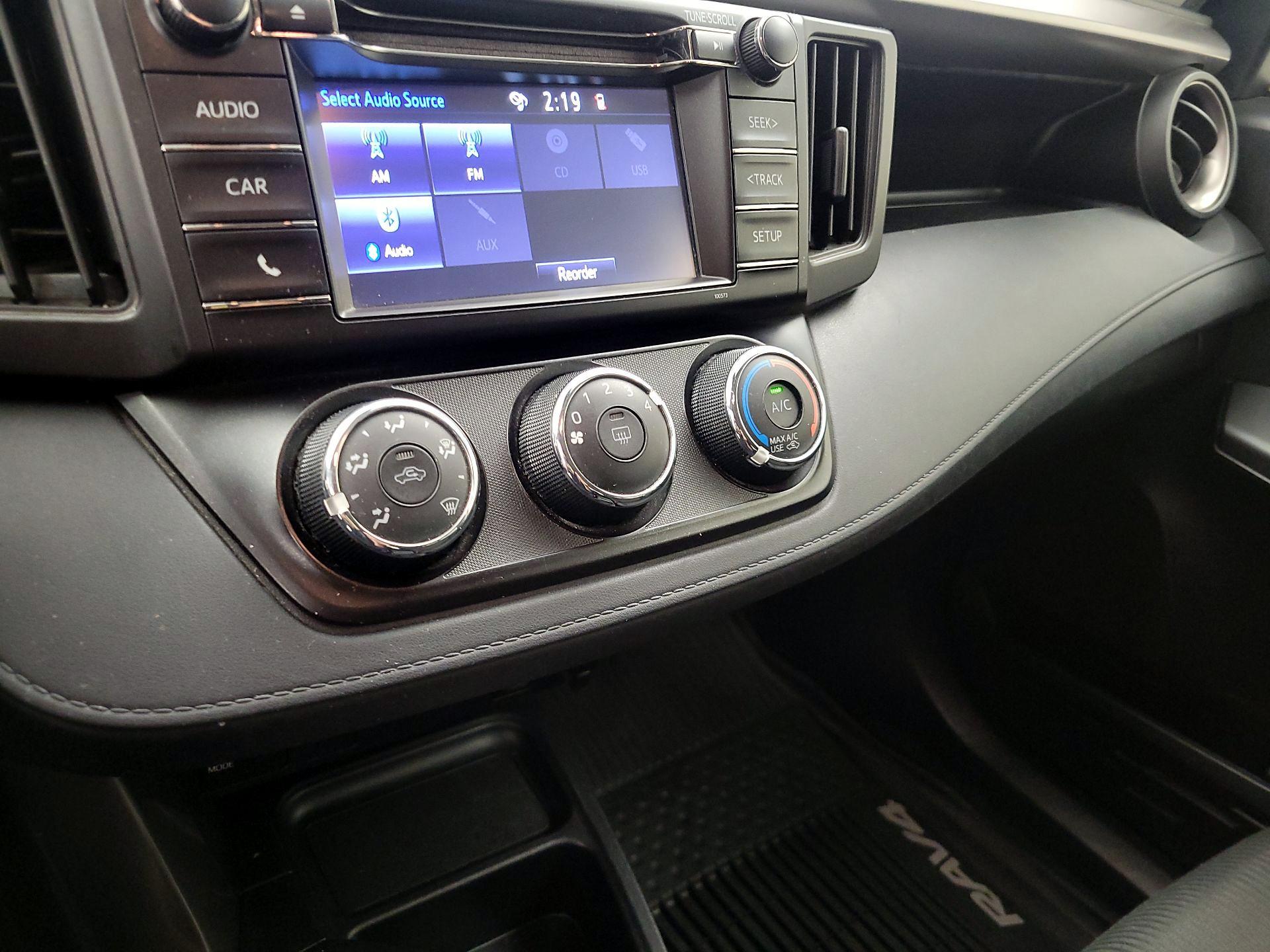 Thumbnail: 2018 Toyota RAV4 - 16