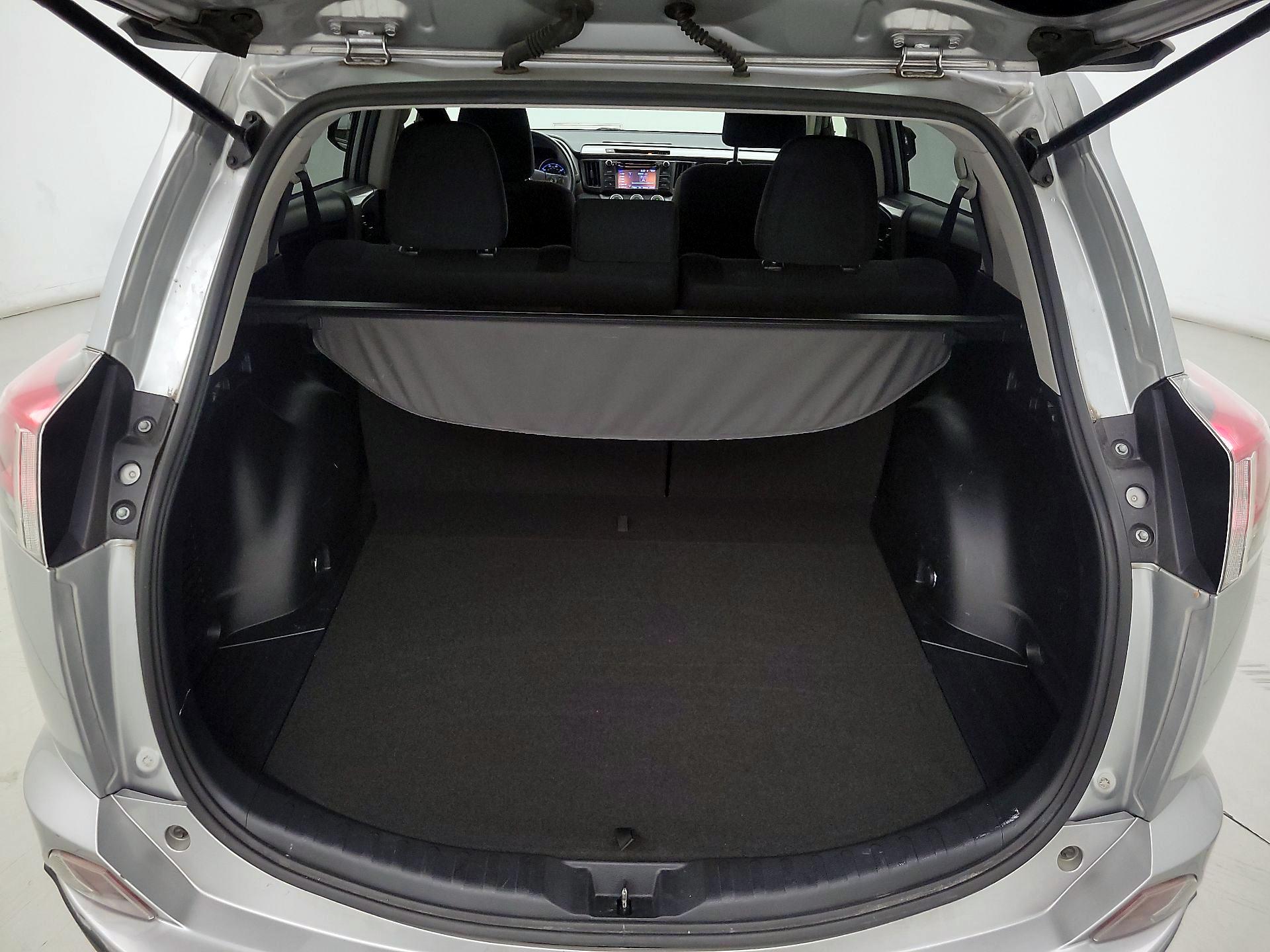 Thumbnail: 2018 Toyota RAV4 - 19