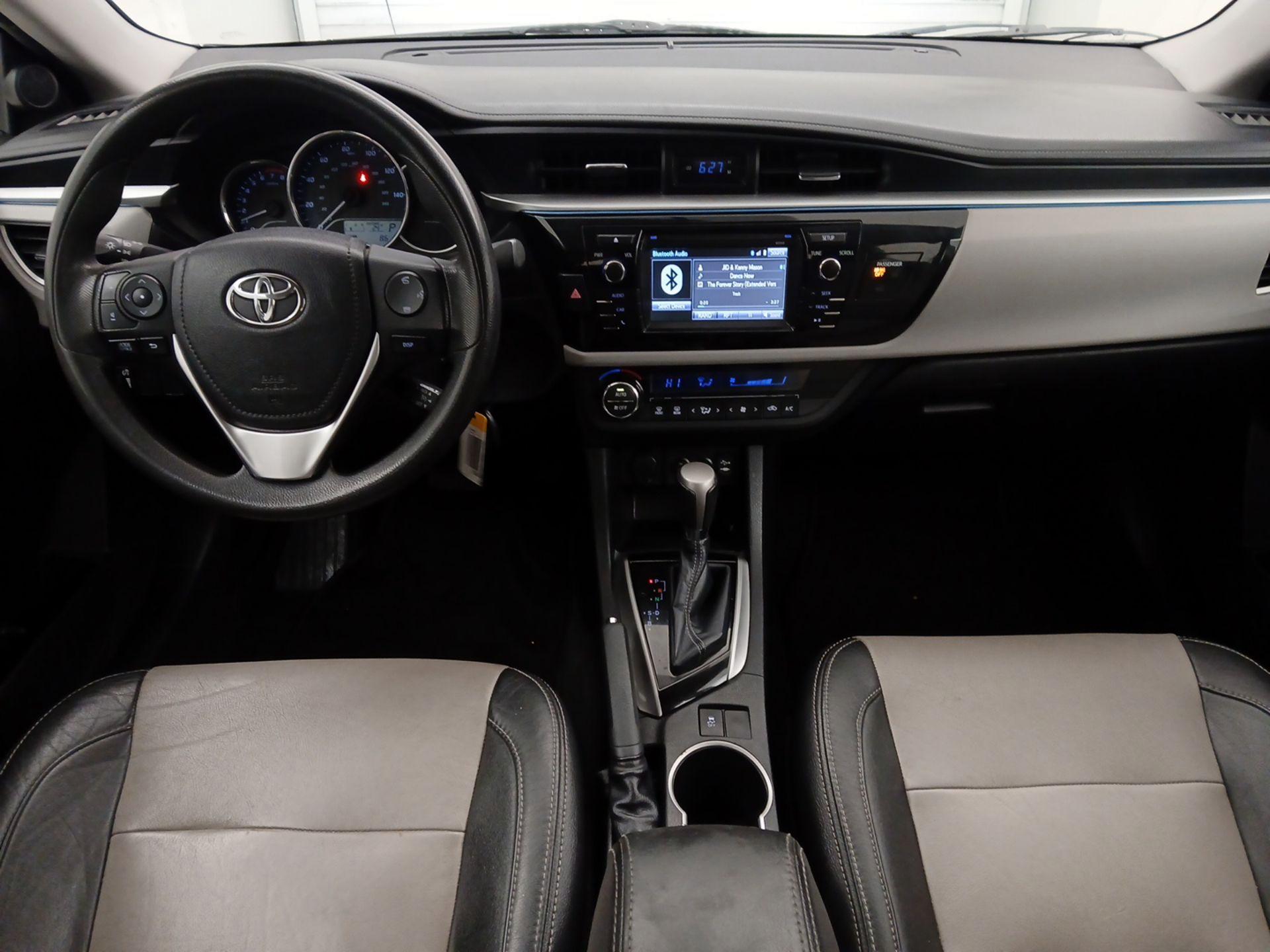 Thumbnail: 2015 Toyota Corolla - 9