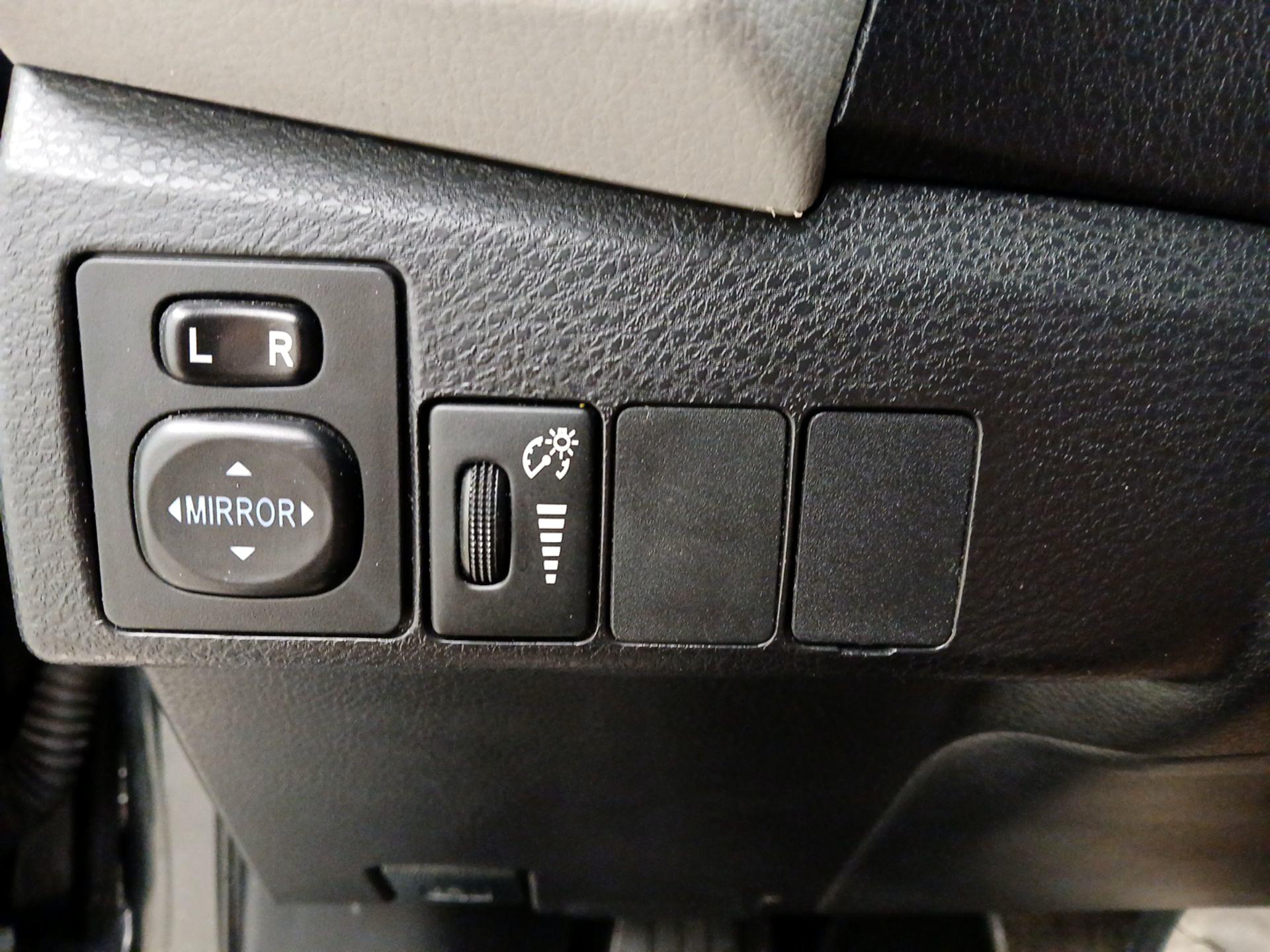 Thumbnail: 2015 Toyota Corolla - 13