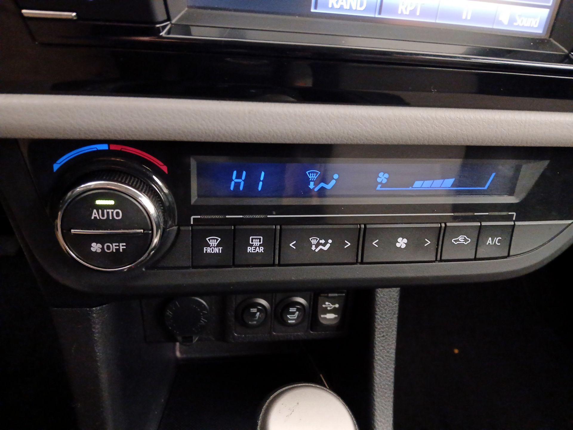 Thumbnail: 2015 Toyota Corolla - 16