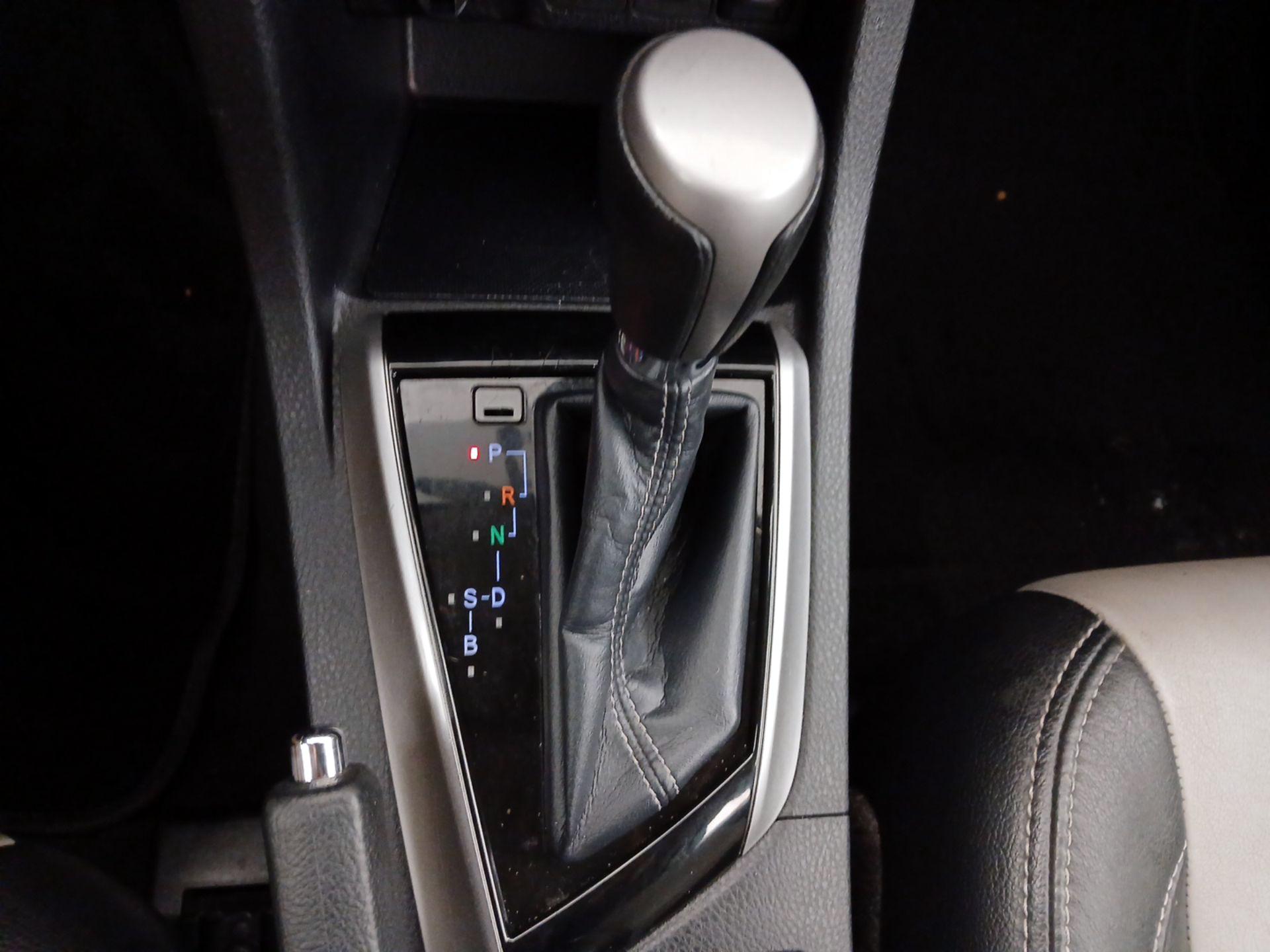 Thumbnail: 2015 Toyota Corolla - 17