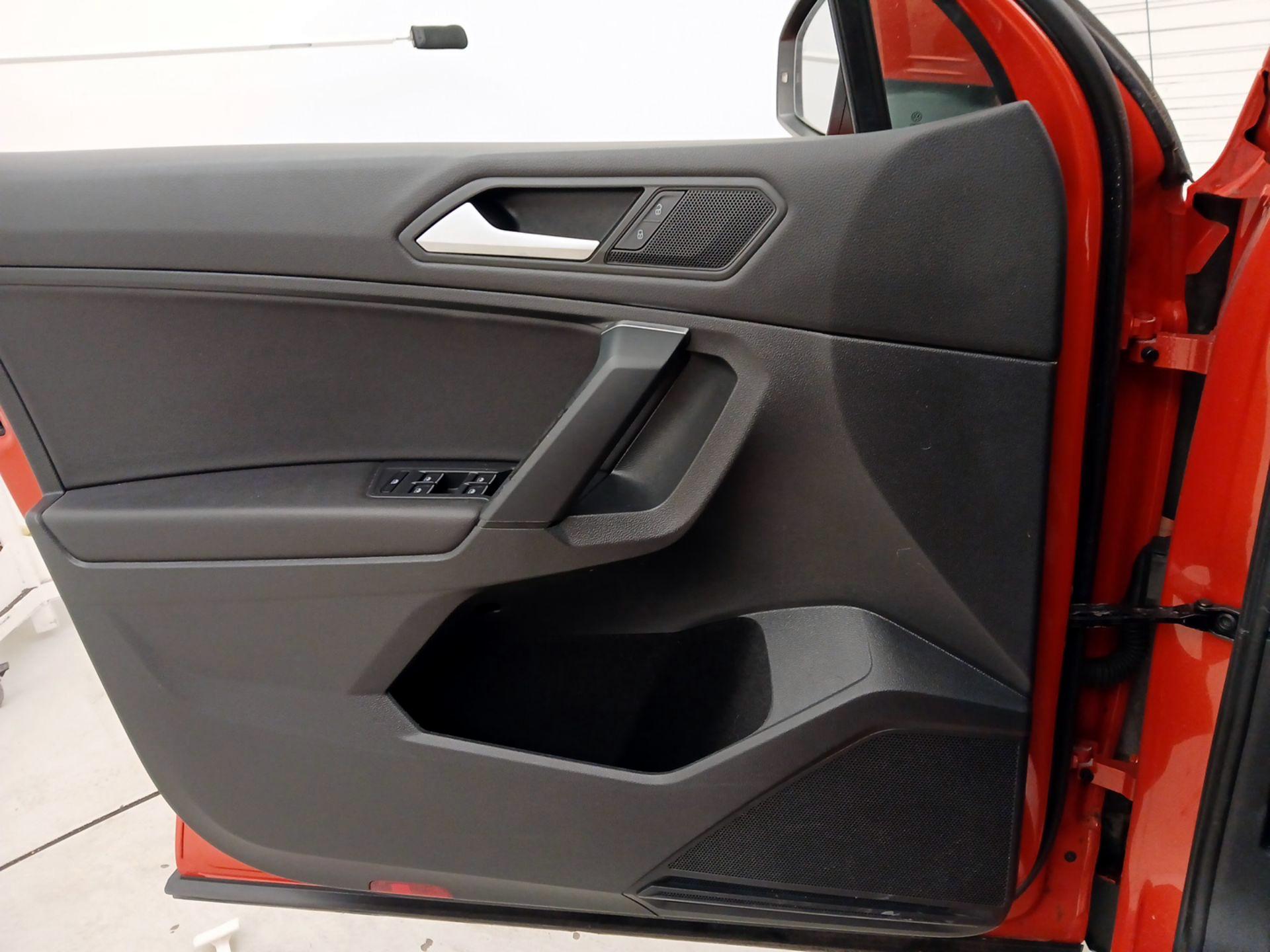 Thumbnail: 2019 Volkswagen Tiguan - 12