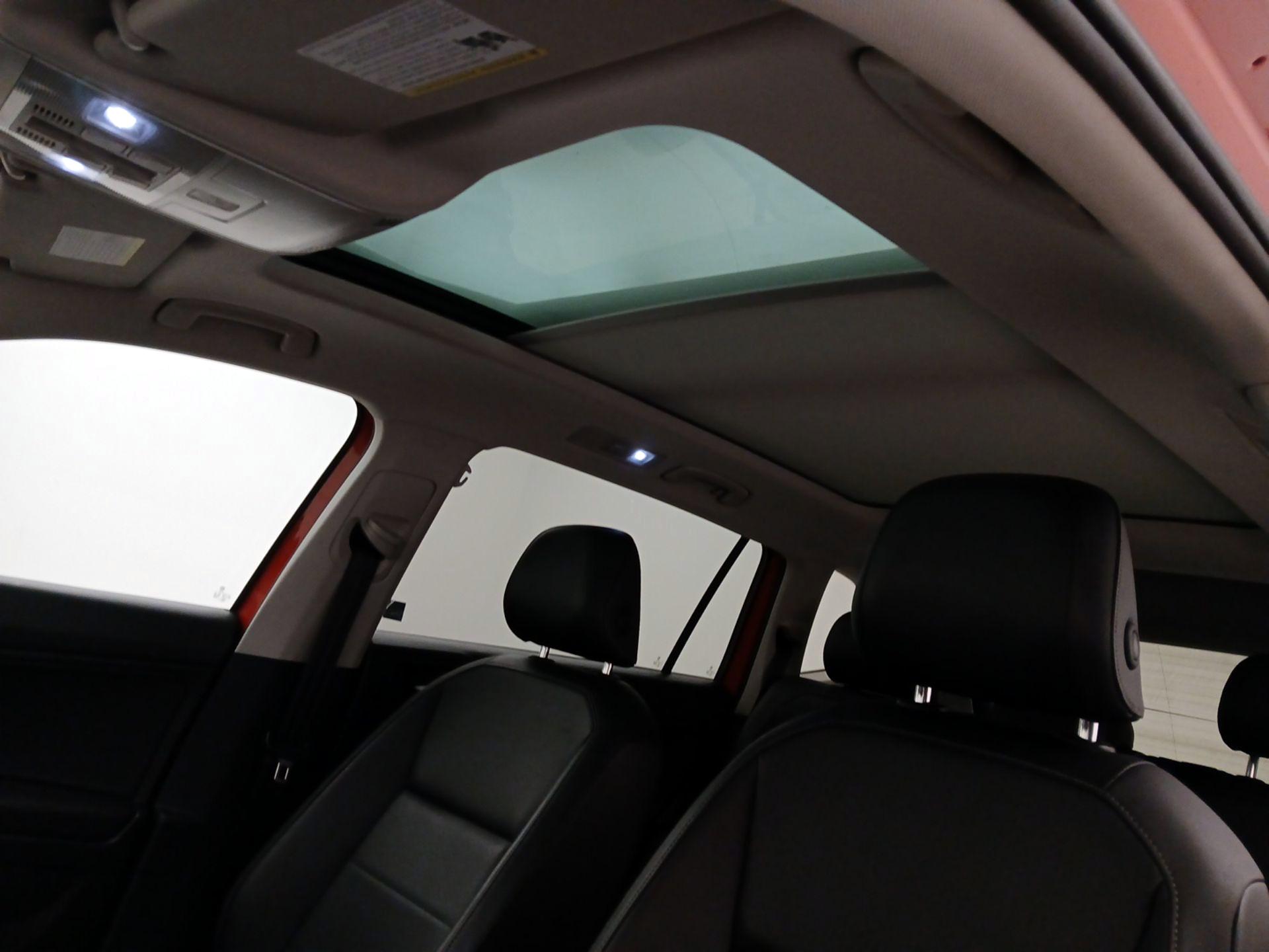 Thumbnail: 2019 Volkswagen Tiguan - 19