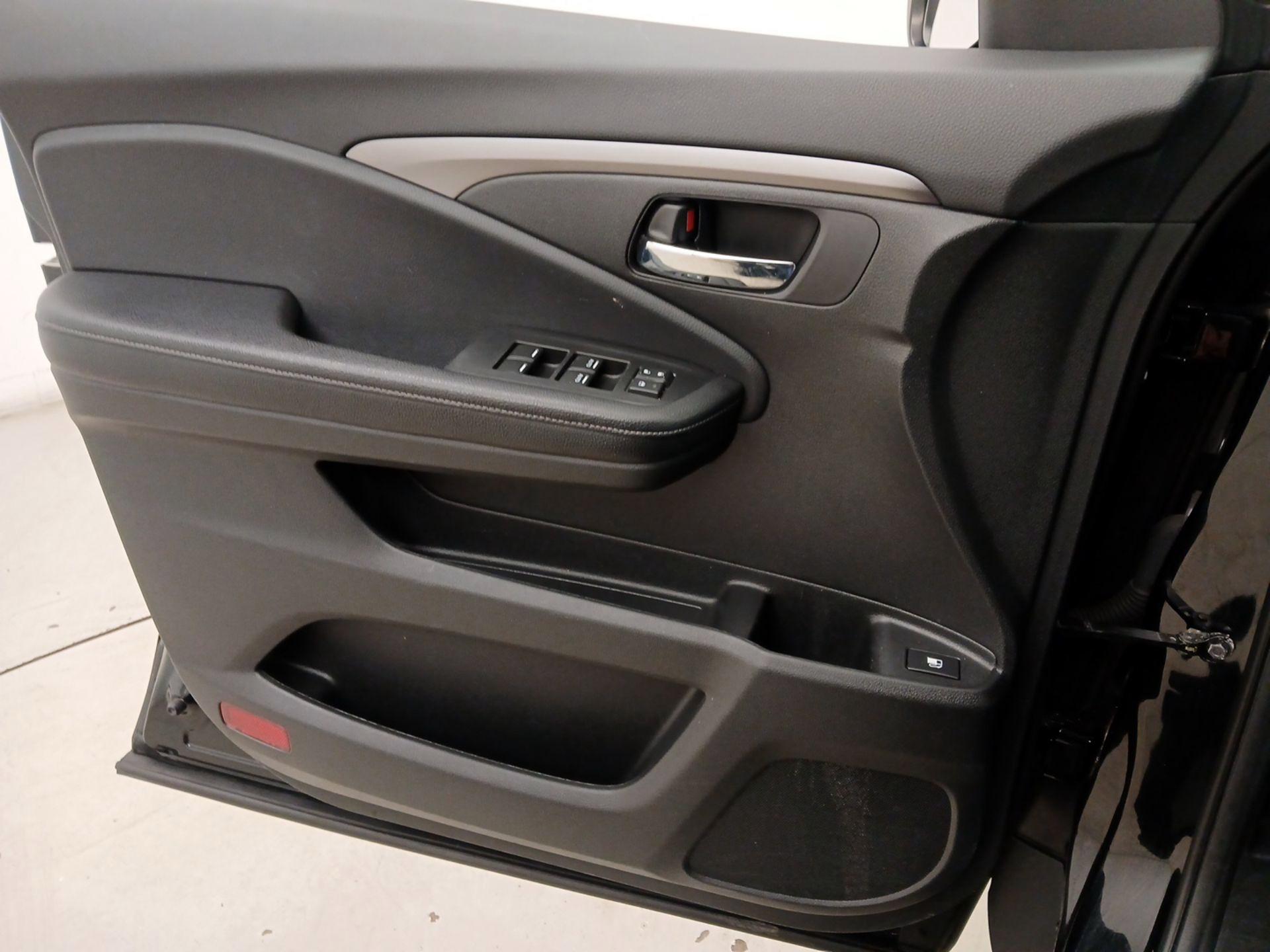 Thumbnail: 2019 Honda Ridgeline - 12