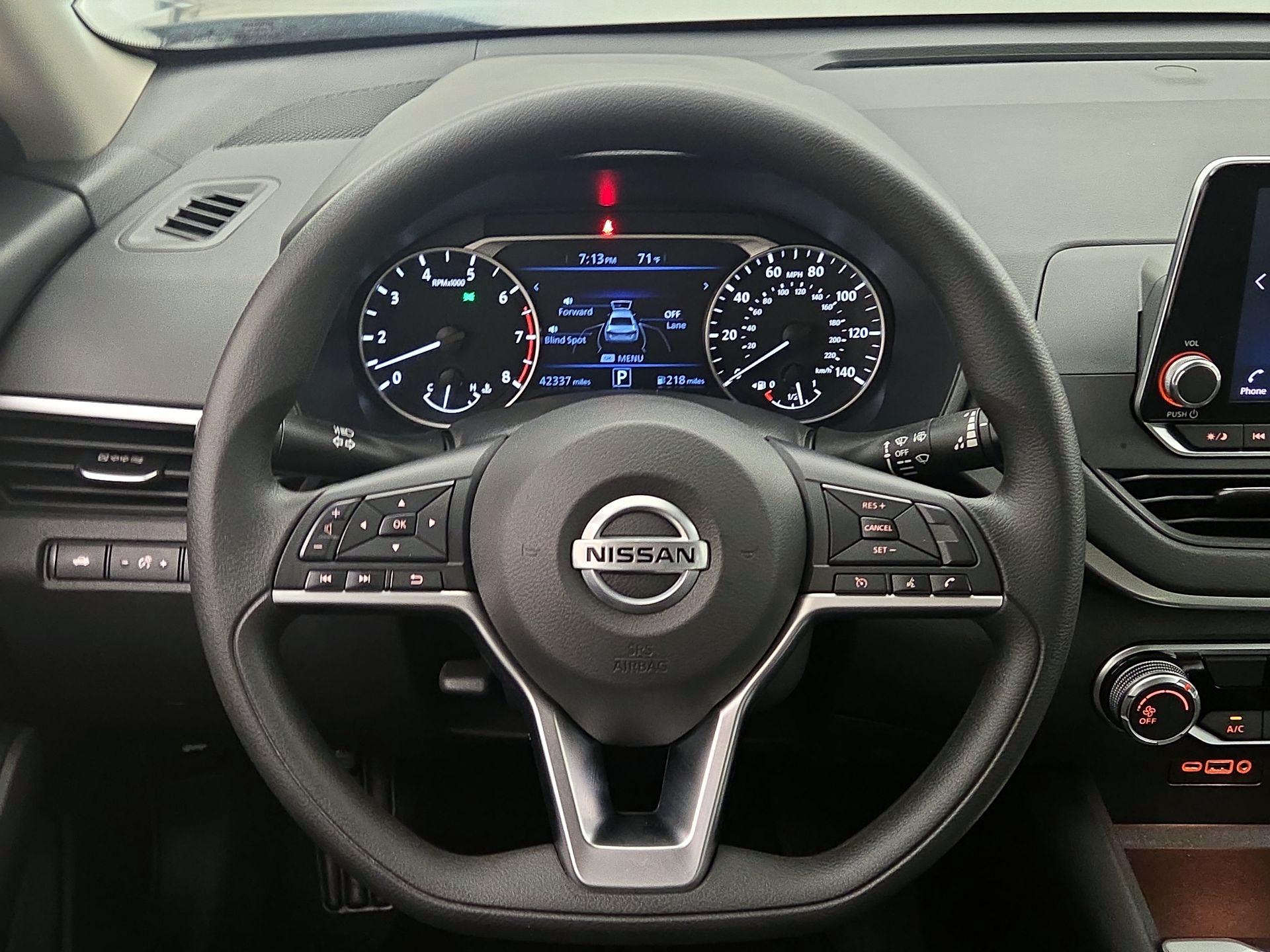 Thumbnail: 2022 Nissan Altima - 10