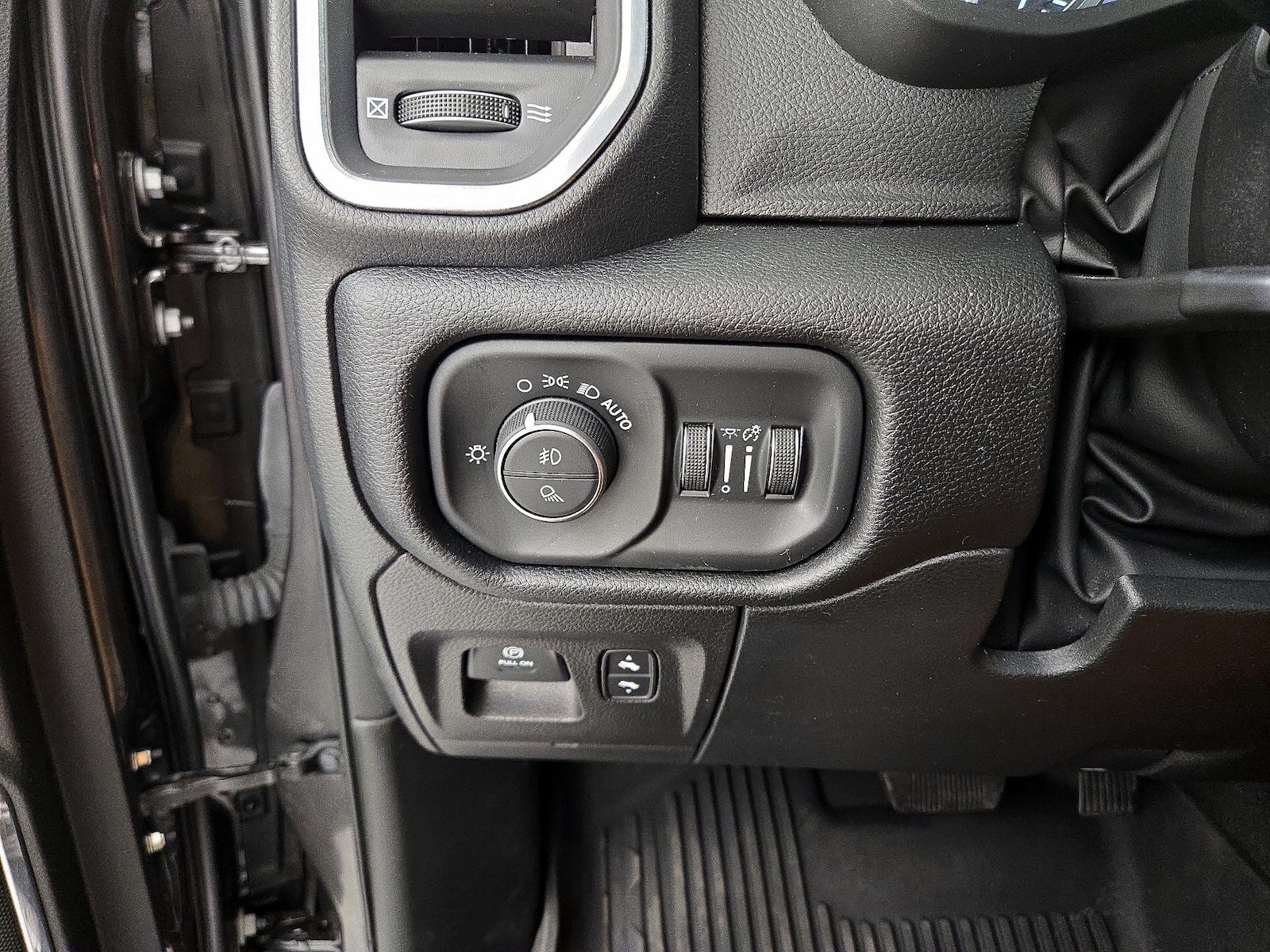 2022 RAM Ram 1500 Pickup Laramie - Photo 14
