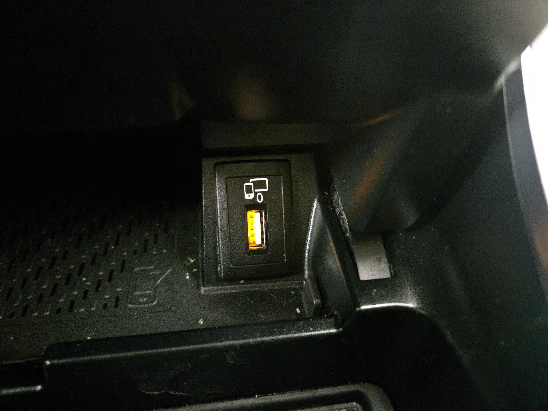 Thumbnail: 2020 Mercedes-Benz C-Class - 18