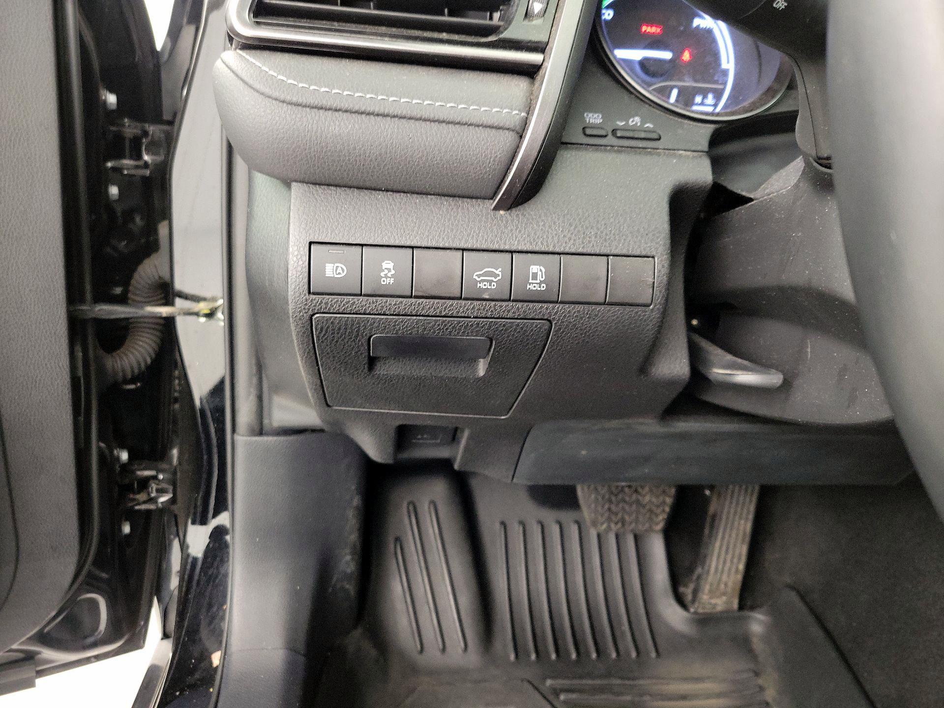 Thumbnail: 2022 Toyota Camry - 13