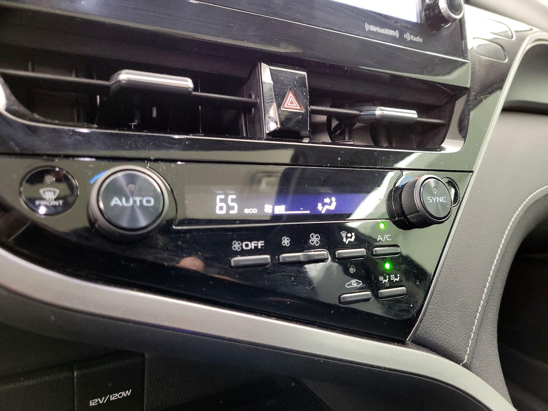 Thumbnail: 2022 Toyota Camry - 16