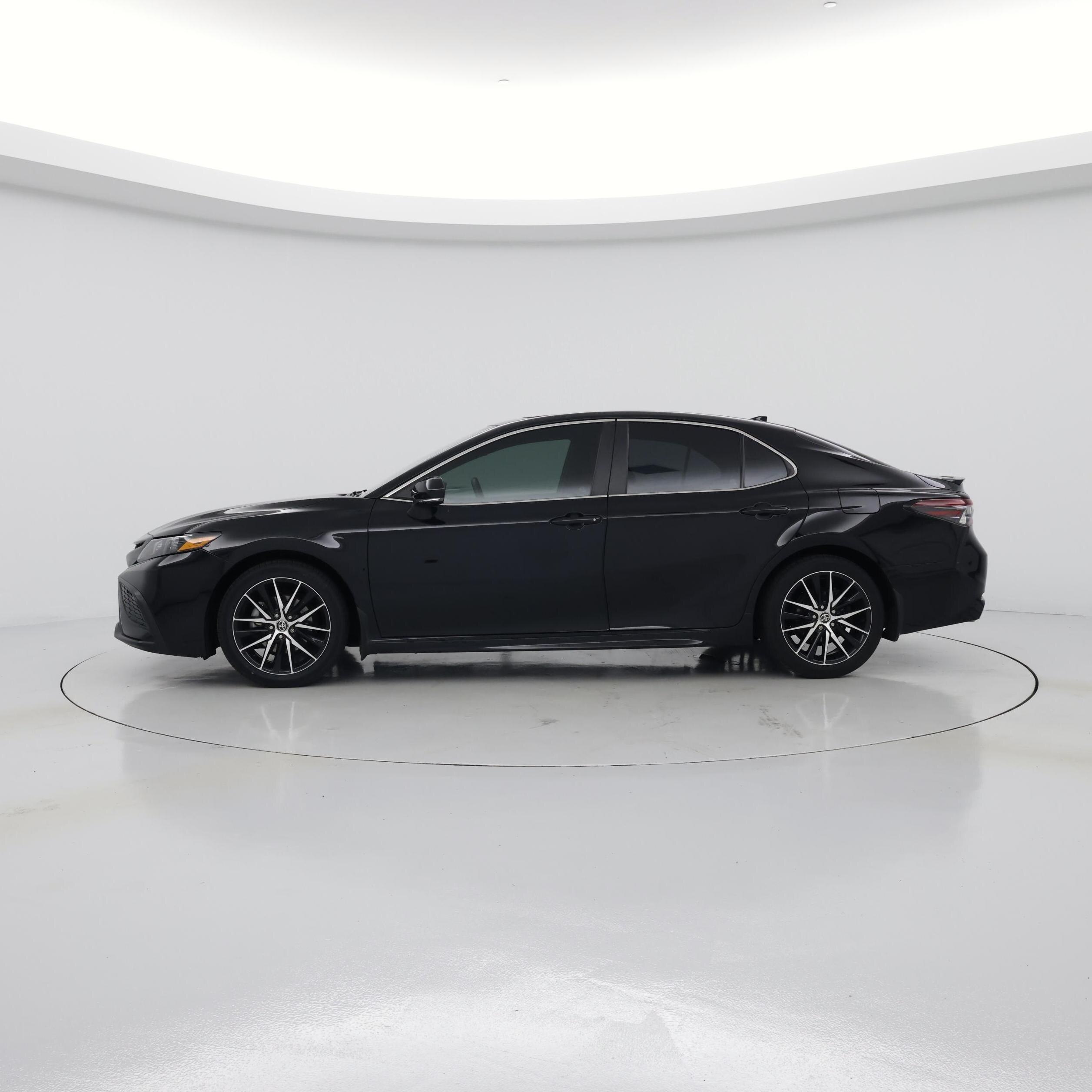 Thumbnail: 2022 Toyota Camry - 3