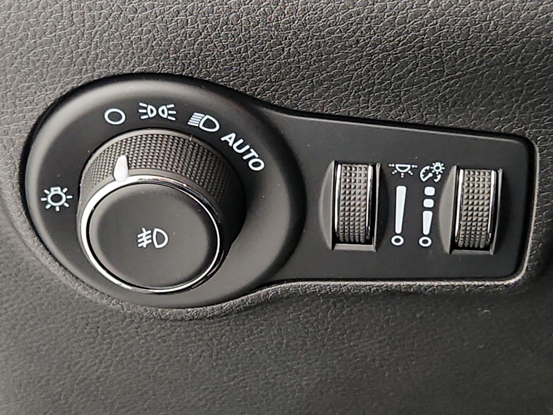 Thumbnail: 2022 Jeep Compass - 13