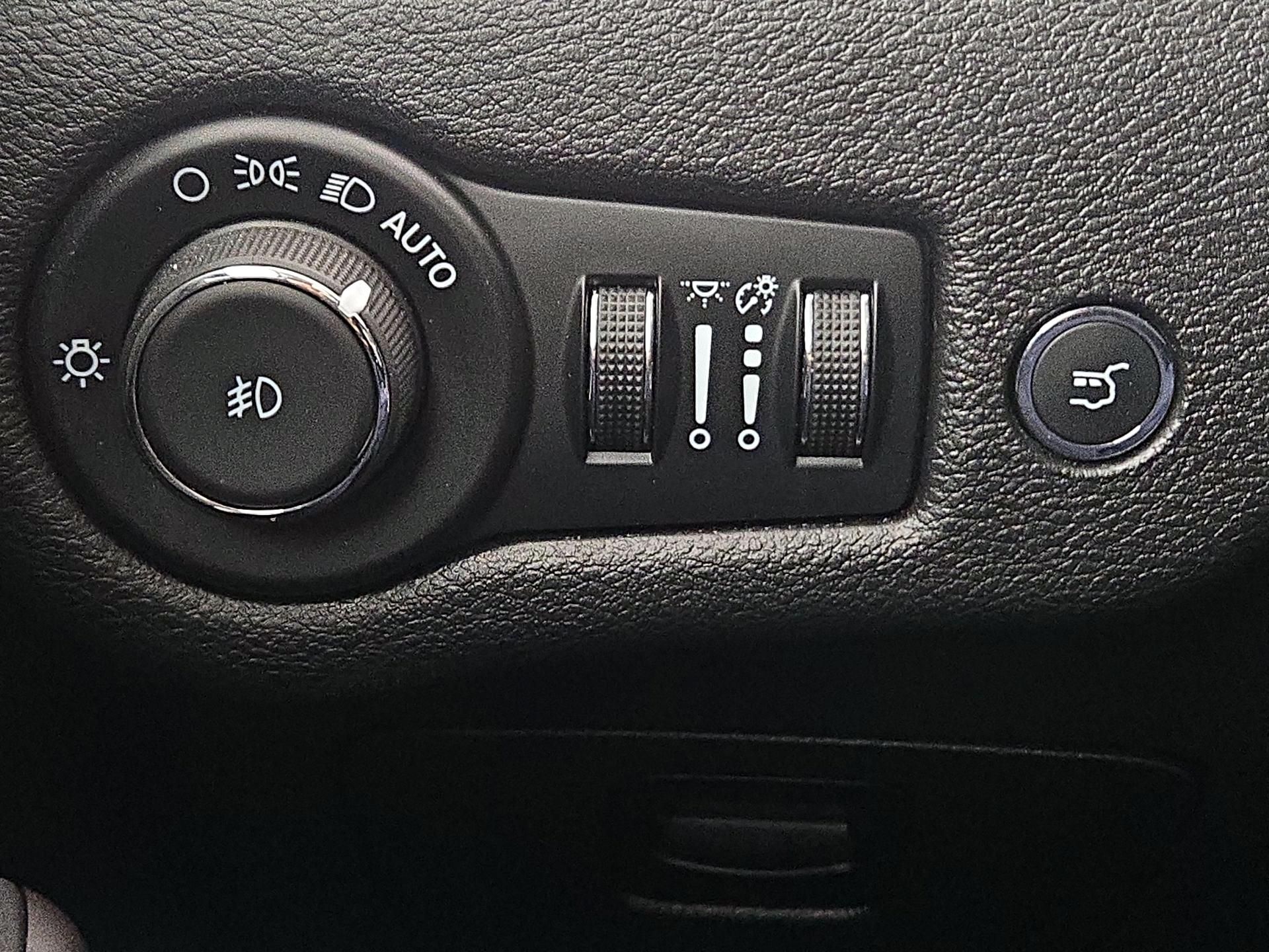 Thumbnail: 2021 Jeep Cherokee - 13