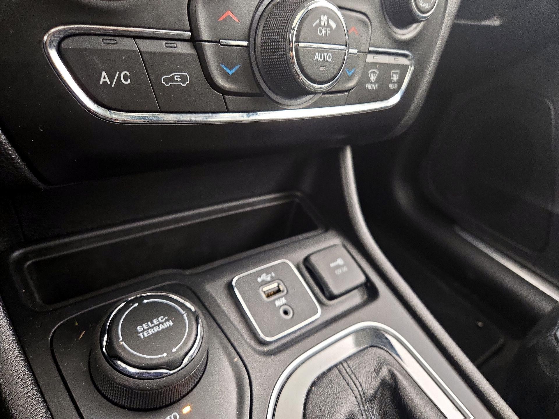 Thumbnail: 2021 Jeep Cherokee - 17