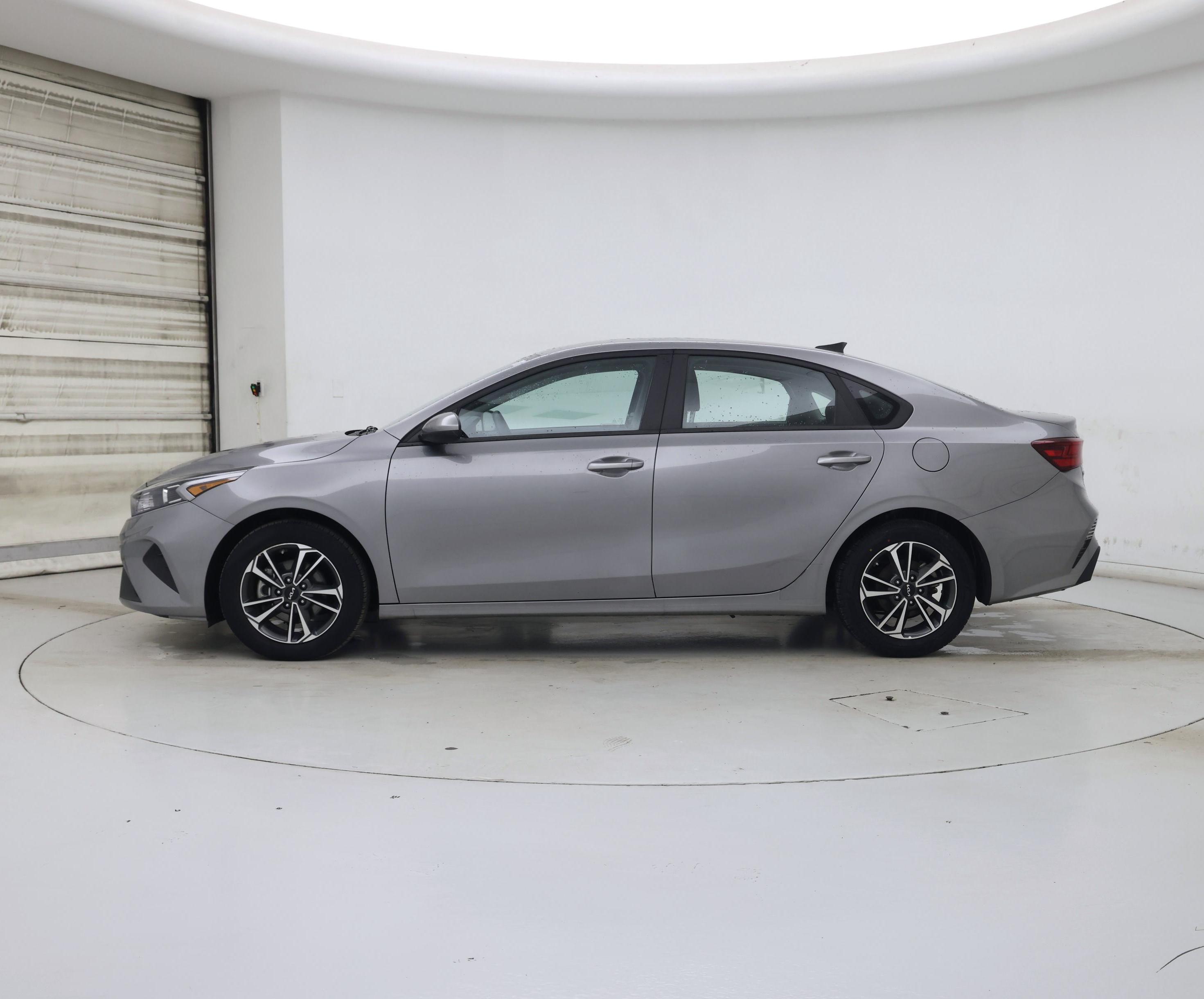 Thumbnail: 2024 Kia Forte - 3