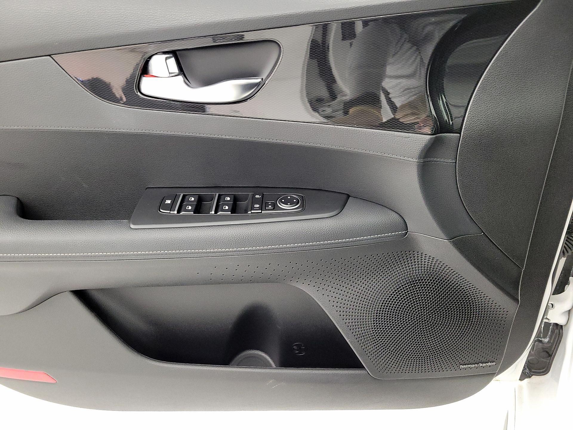 Thumbnail: 2023 Kia Forte - 12