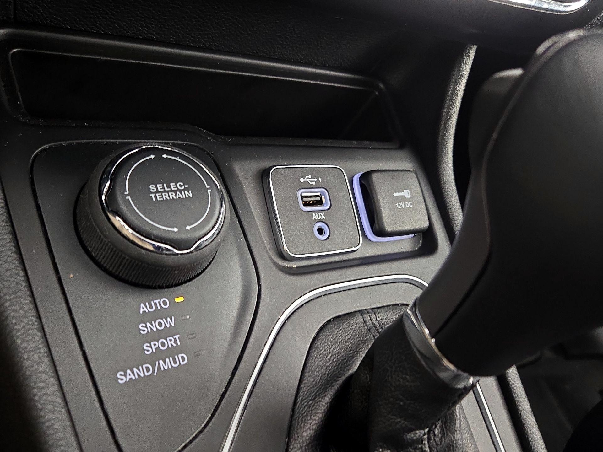 Thumbnail: 2022 Jeep Cherokee - 18