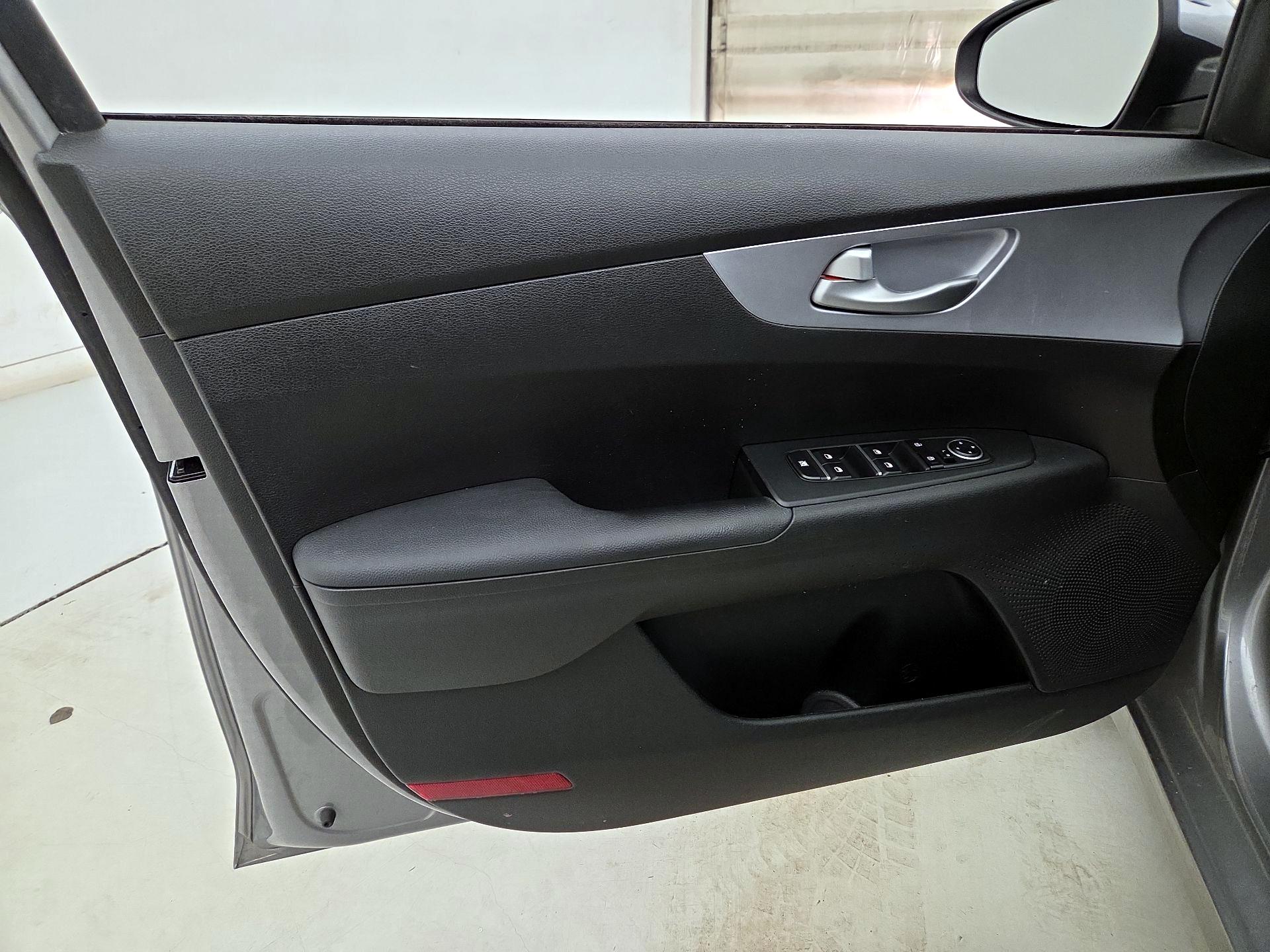 Thumbnail: 2023 Kia Forte - 12