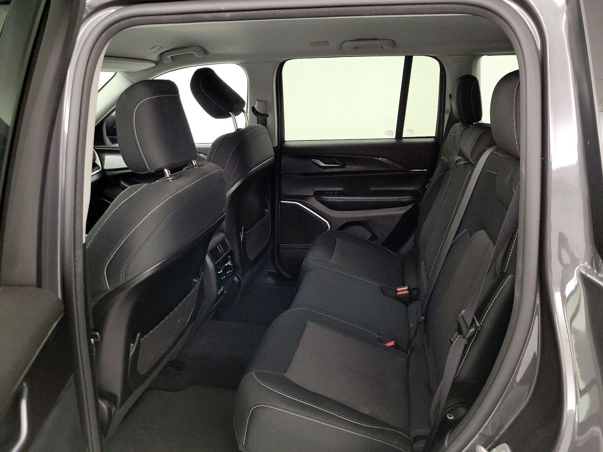 Thumbnail: 2022 Jeep Grand Cherokee - 19