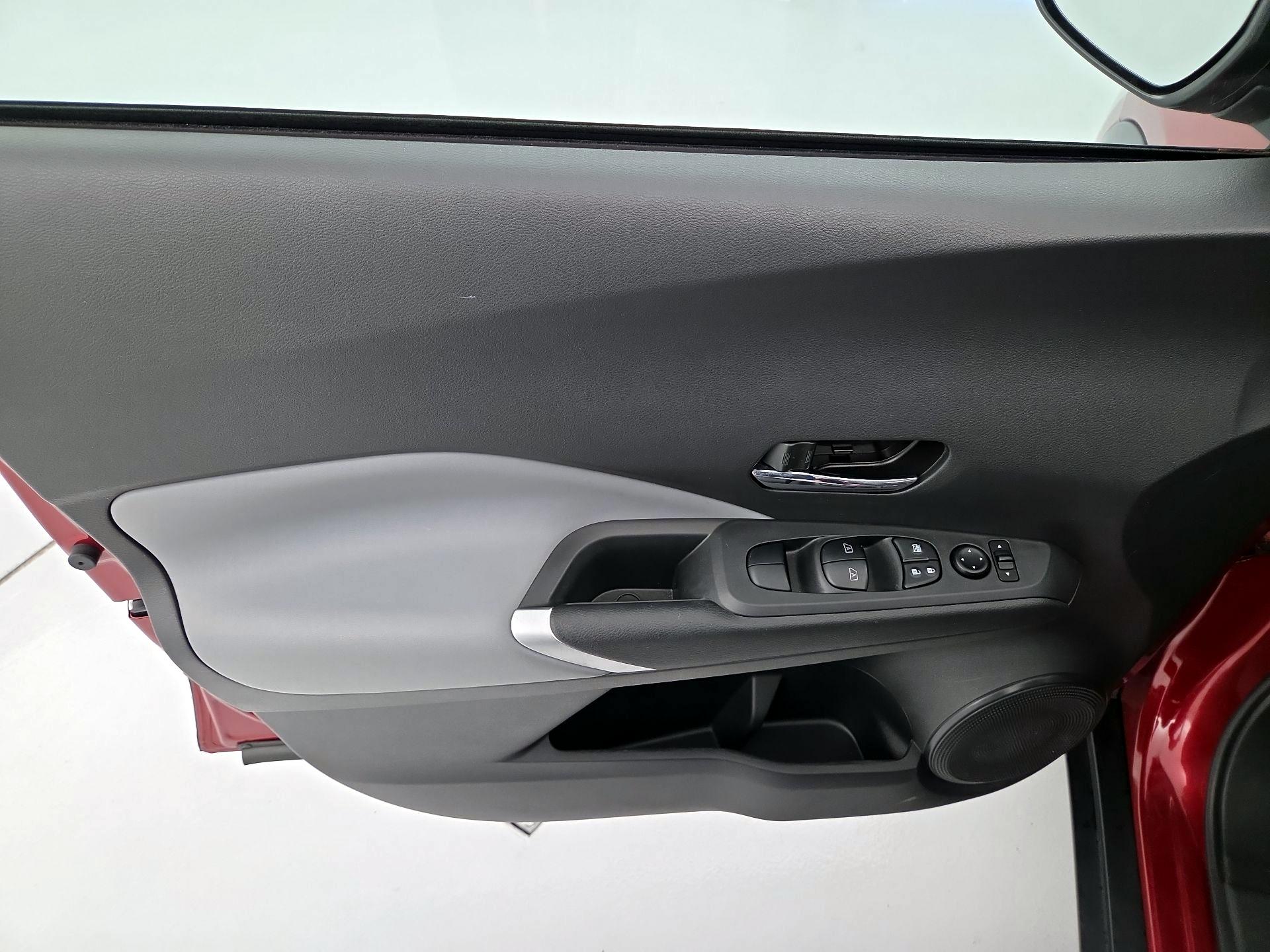 Thumbnail: 2023 Nissan Kicks - 12