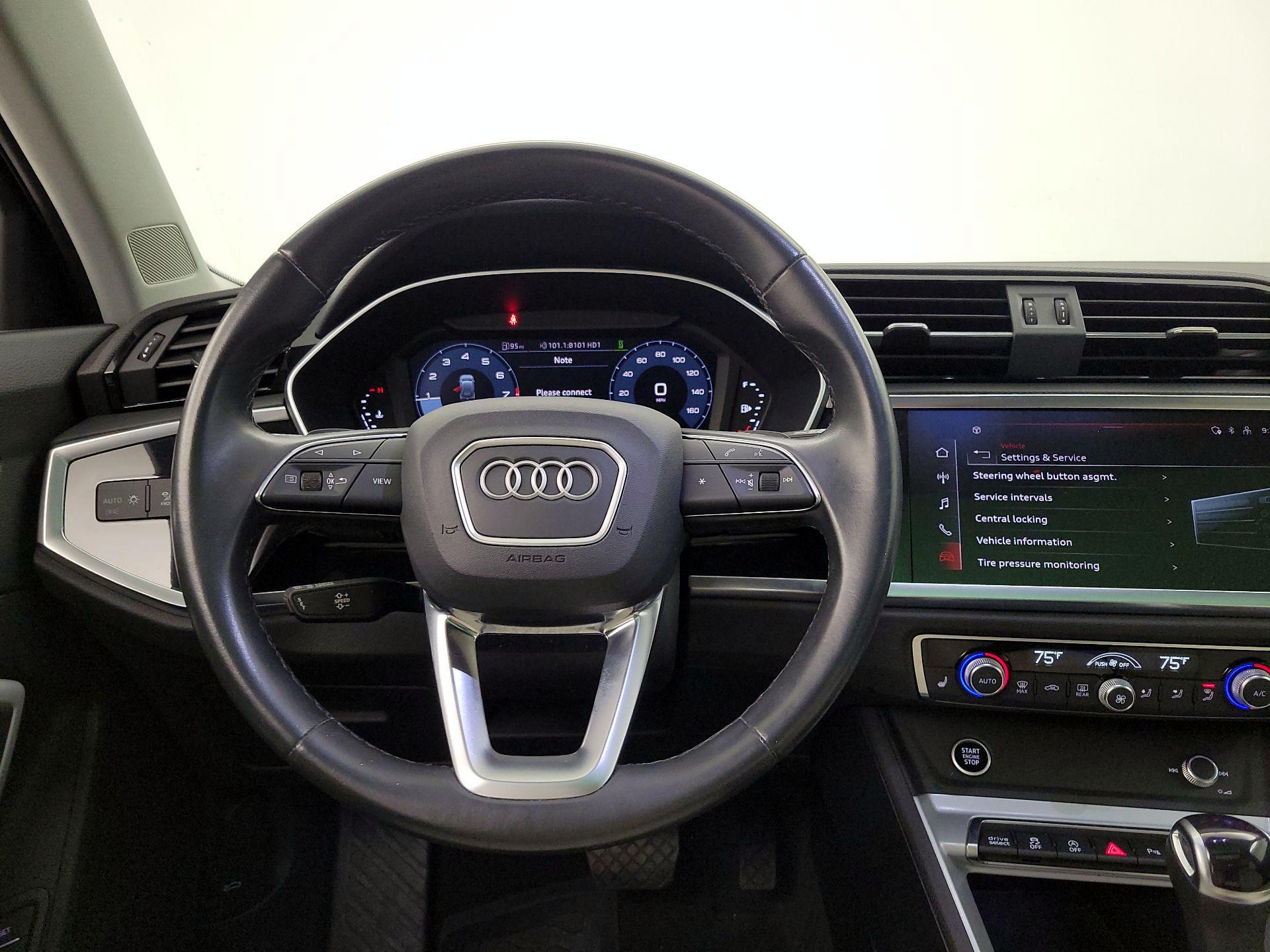 Thumbnail: 2023 Audi Q3 - 10