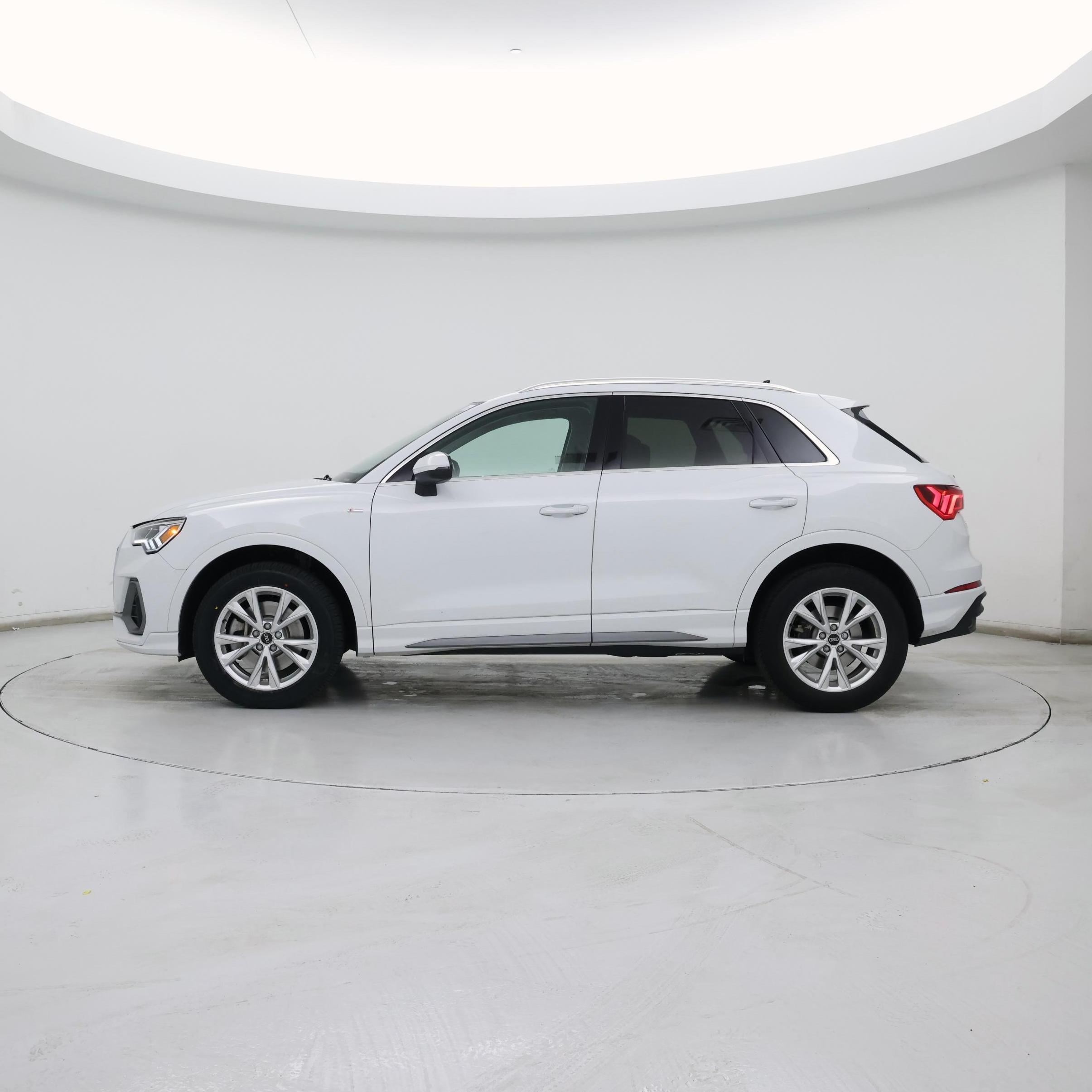 Thumbnail: 2023 Audi Q3 - 3