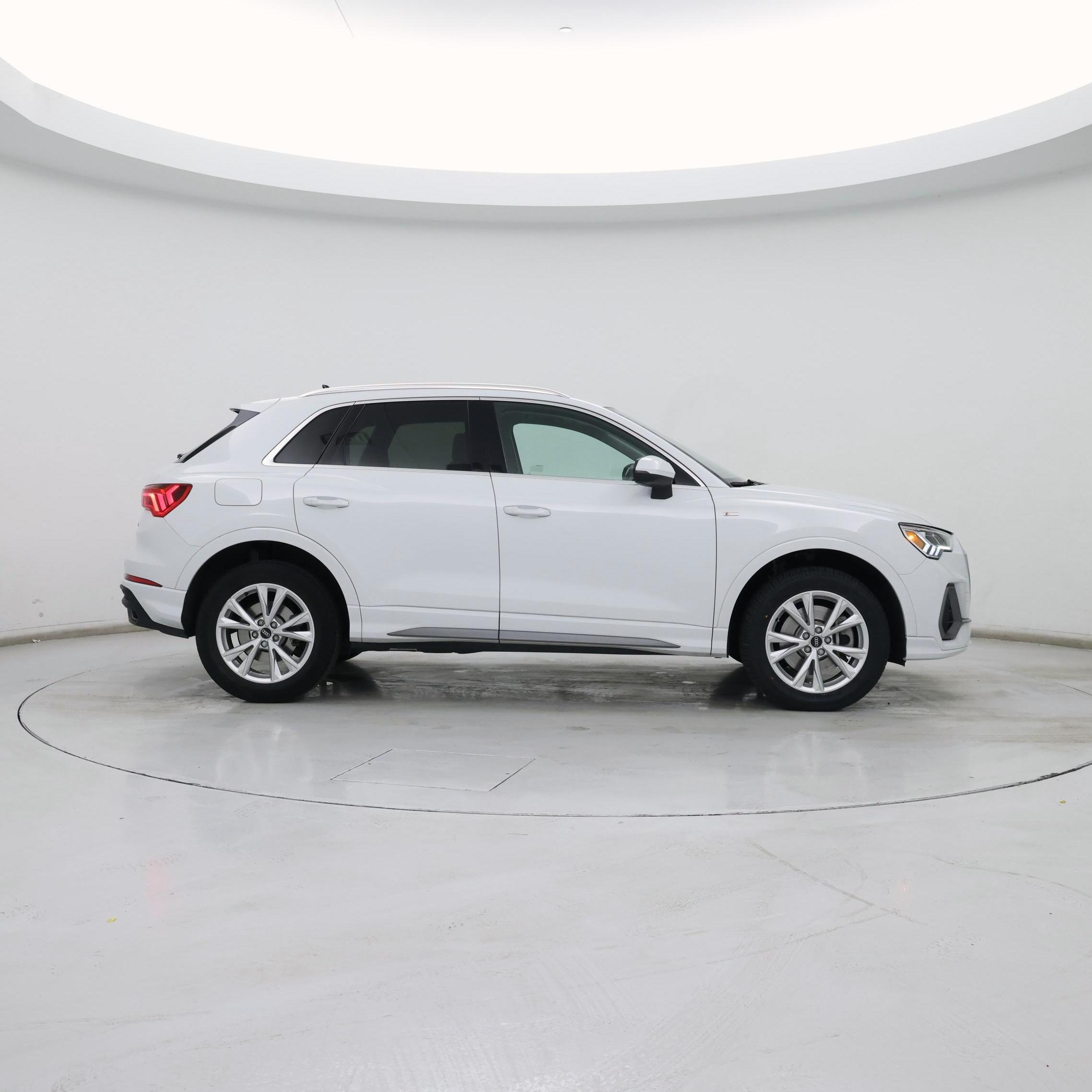 Thumbnail: 2023 Audi Q3 - 7