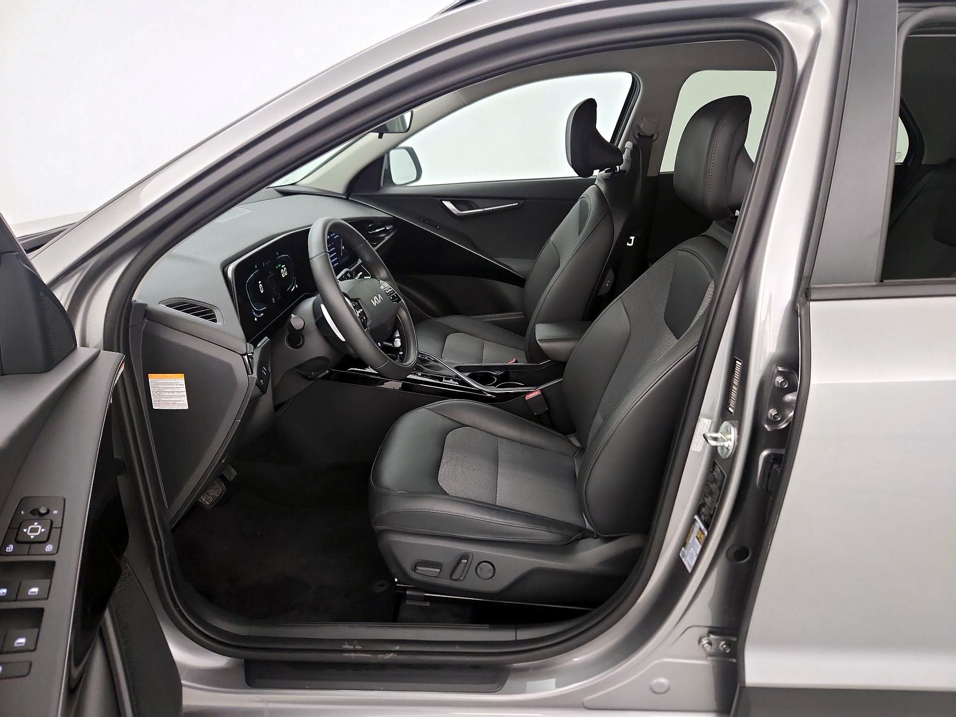 Thumbnail: 2023 Kia Niro - 11