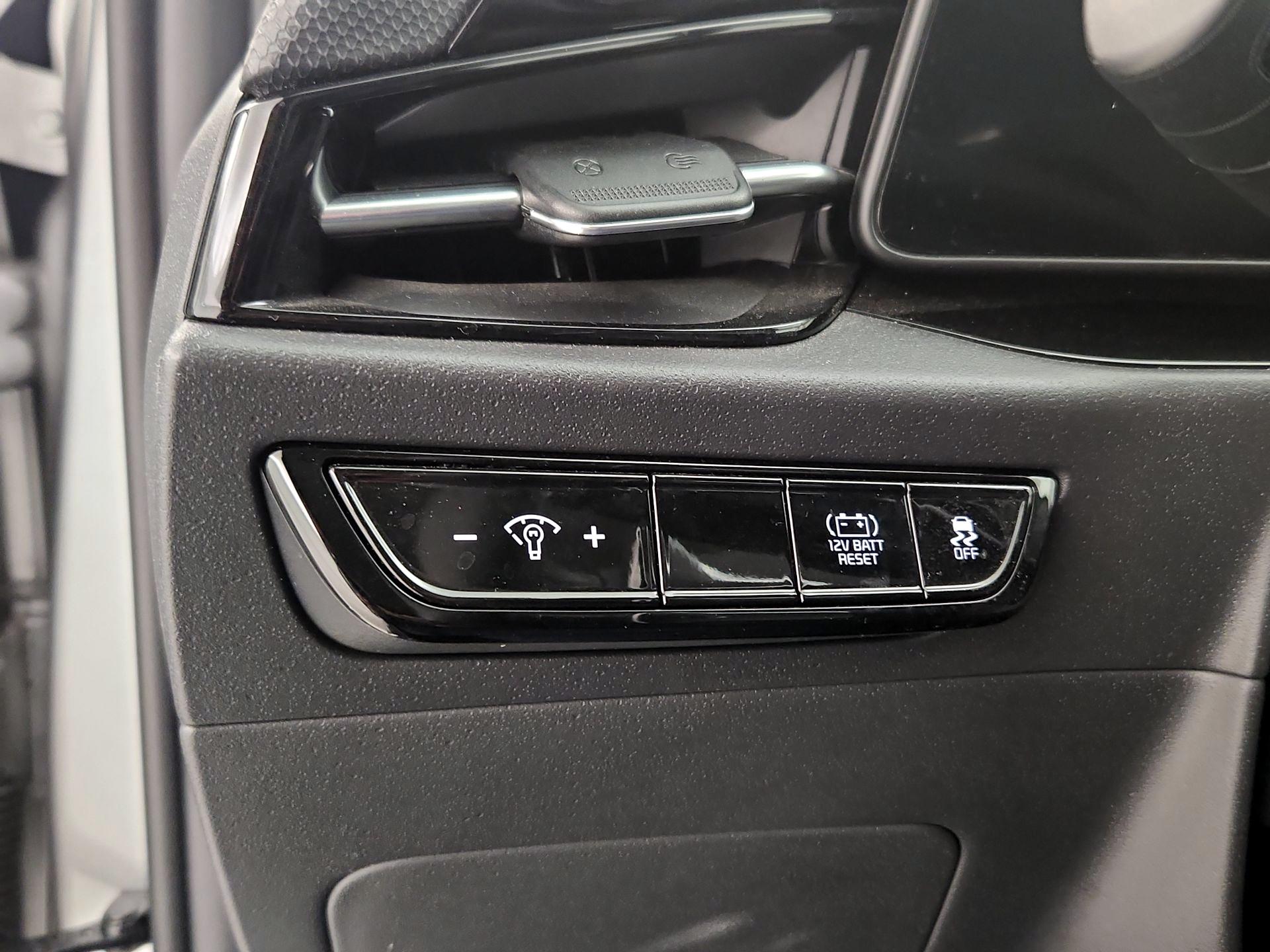 Thumbnail: 2023 Kia Niro - 13