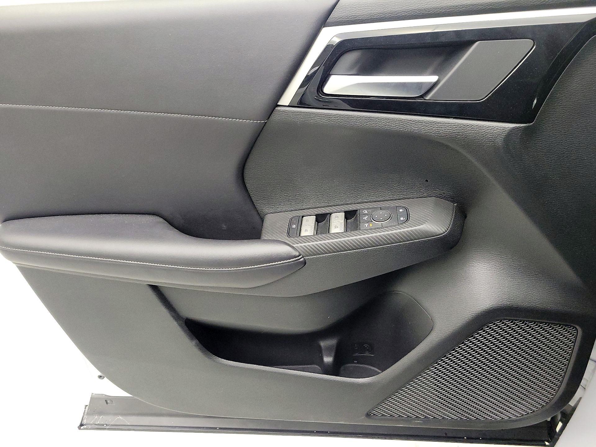 Thumbnail: 2024 Mitsubishi Outlander - 10