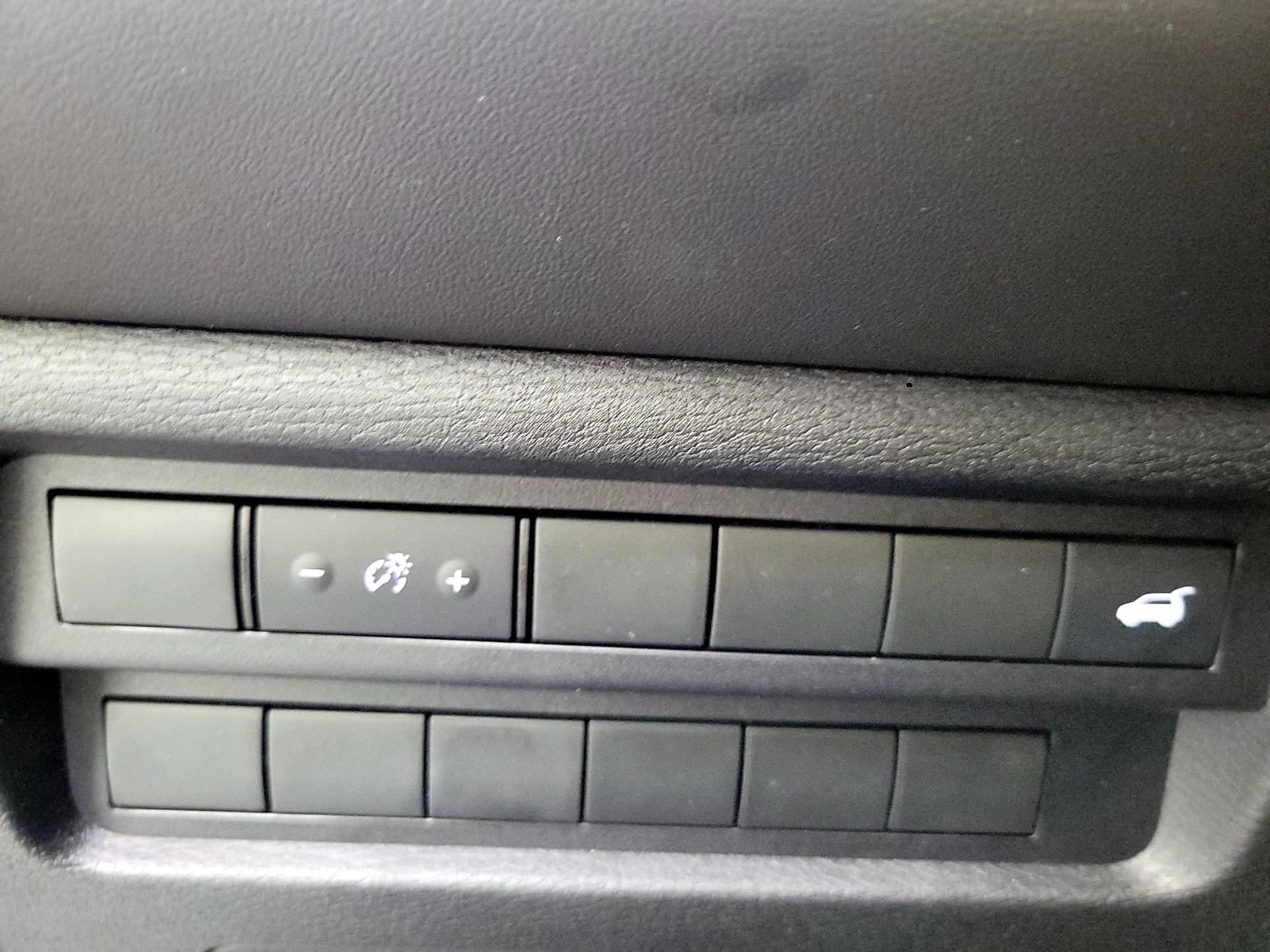 Thumbnail: 2024 Mitsubishi Outlander - 11