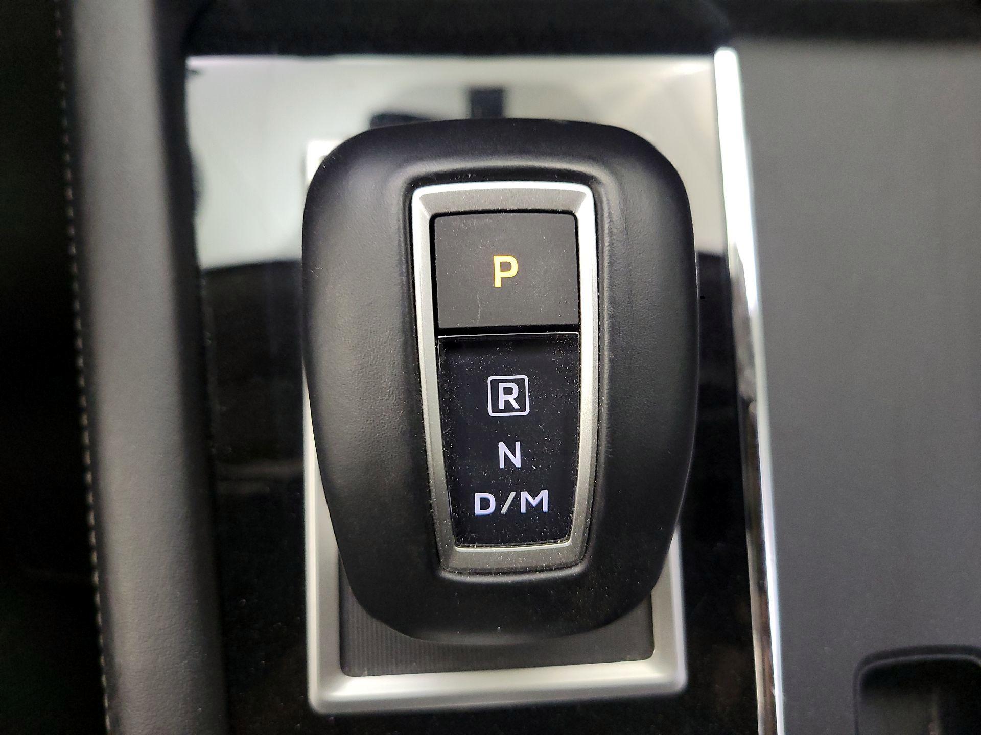 Thumbnail: 2024 Mitsubishi Outlander - 16