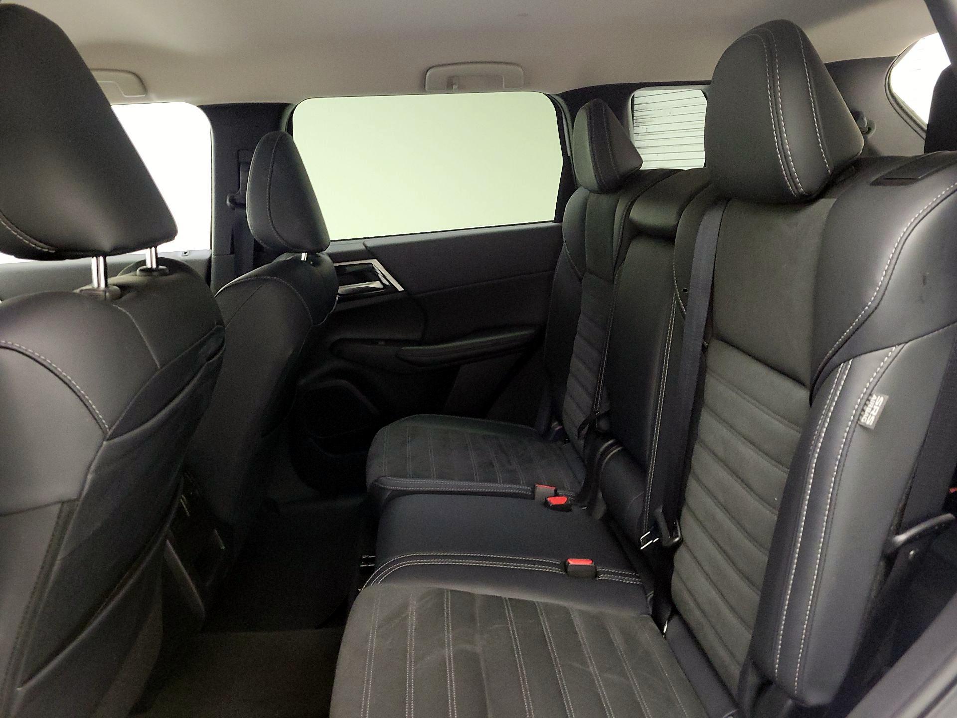 Thumbnail: 2024 Mitsubishi Outlander - 18