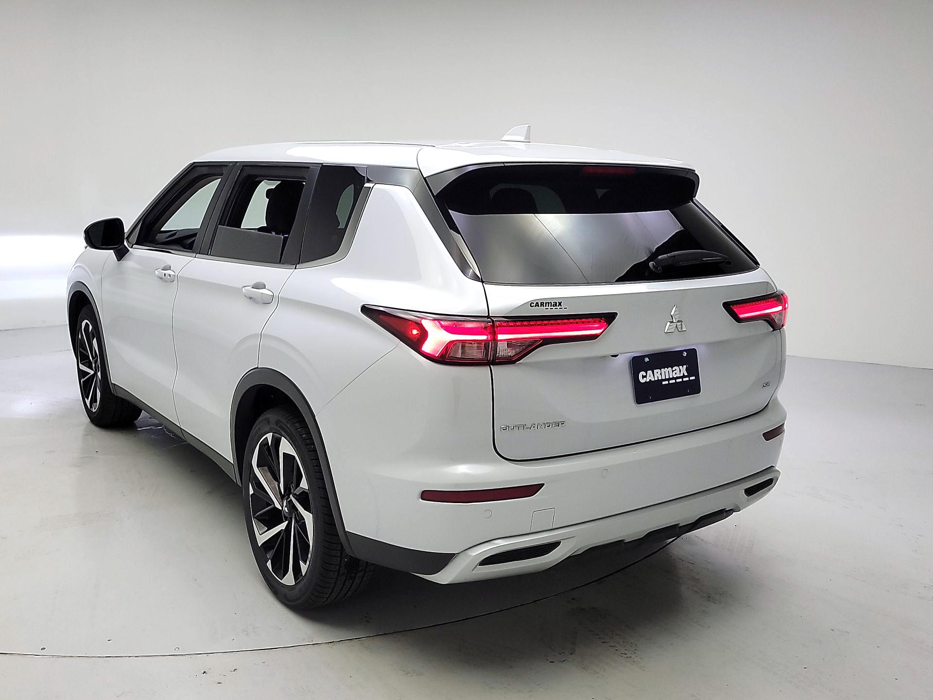 Thumbnail: 2024 Mitsubishi Outlander - 7