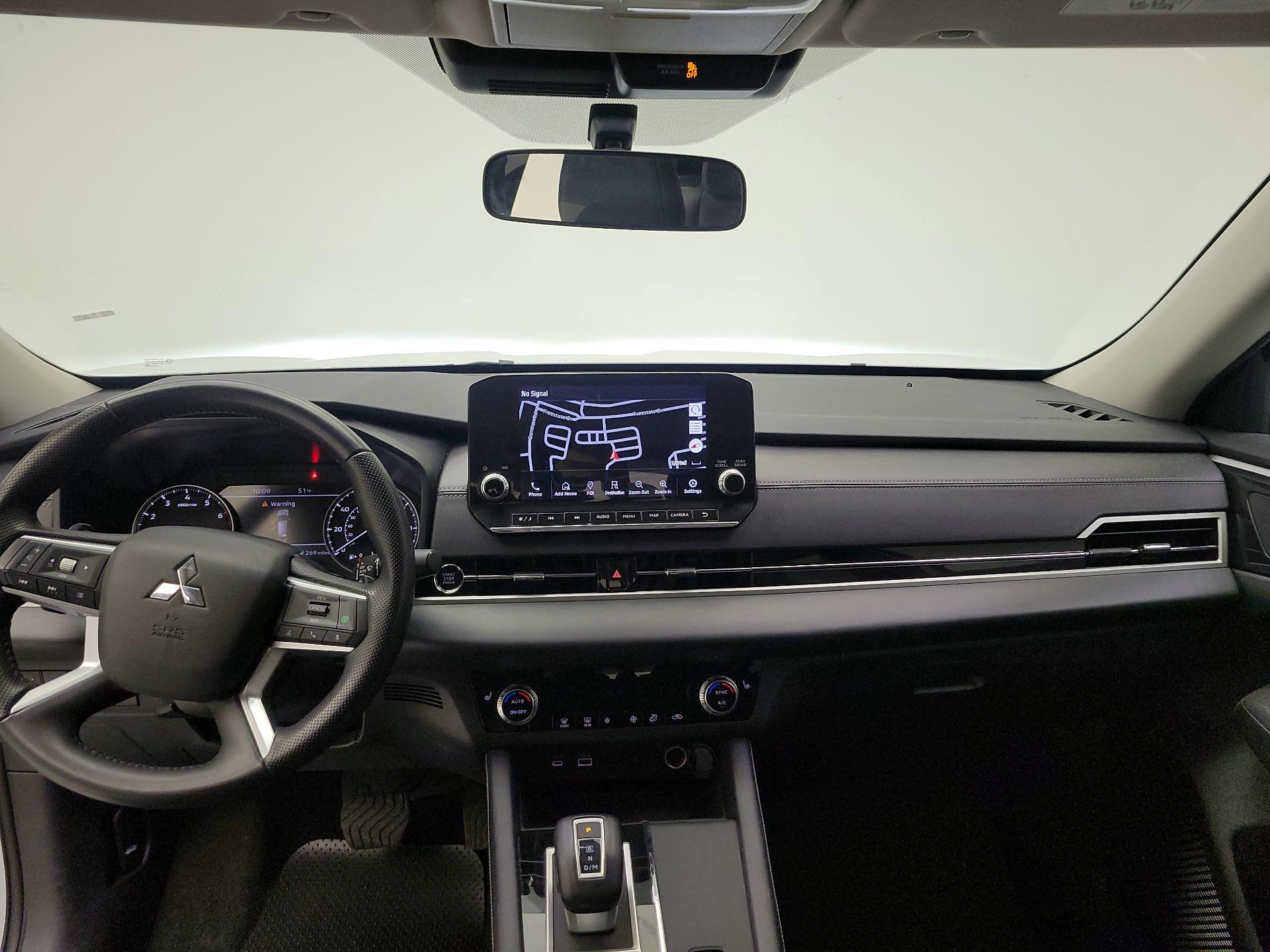 Thumbnail: 2024 Mitsubishi Outlander - 8