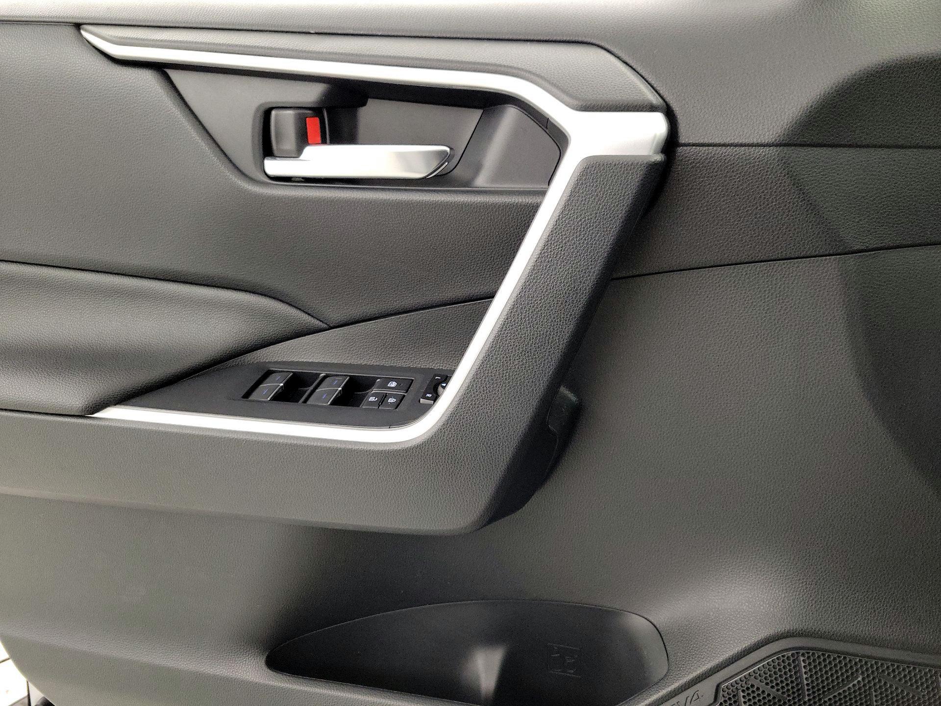 Thumbnail: 2022 Toyota RAV4 - 12