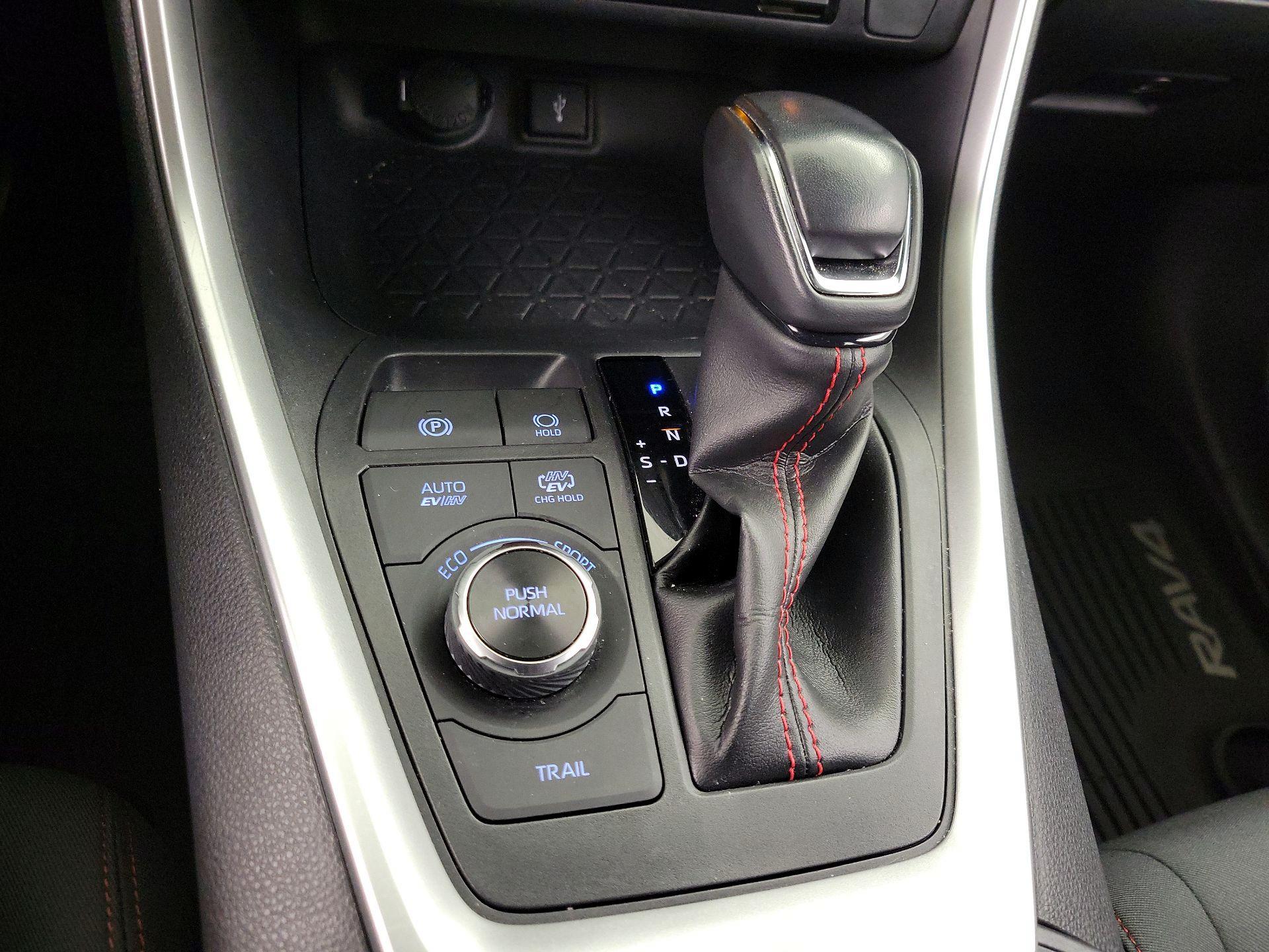 Thumbnail: 2022 Toyota RAV4 - 17