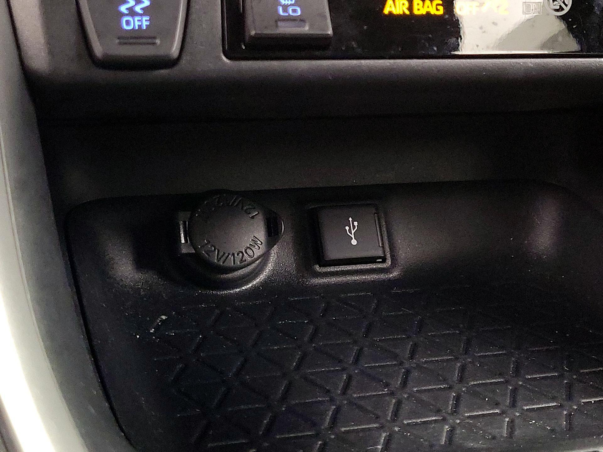 Thumbnail: 2022 Toyota RAV4 - 18