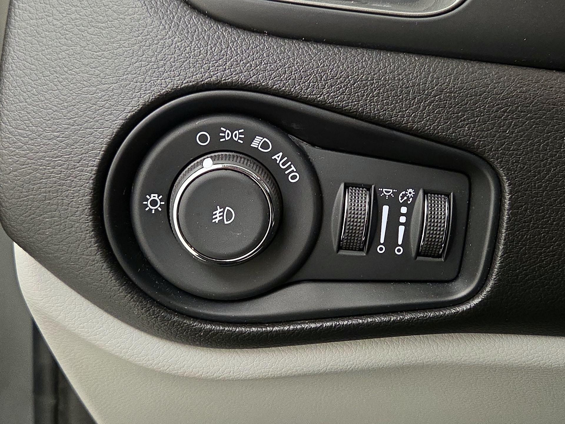 Thumbnail: 2022 Jeep Renegade - 13