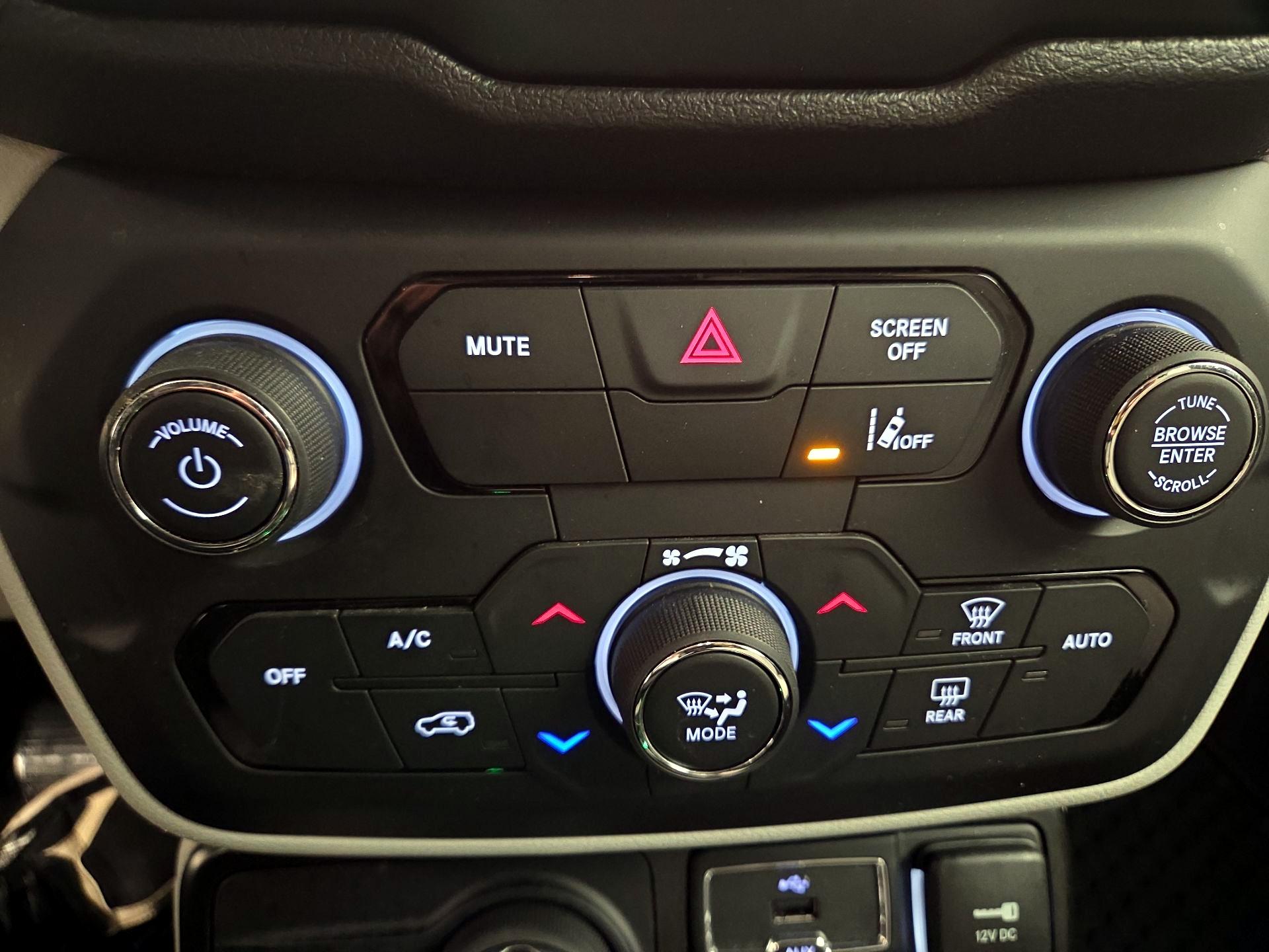 Thumbnail: 2022 Jeep Renegade - 17