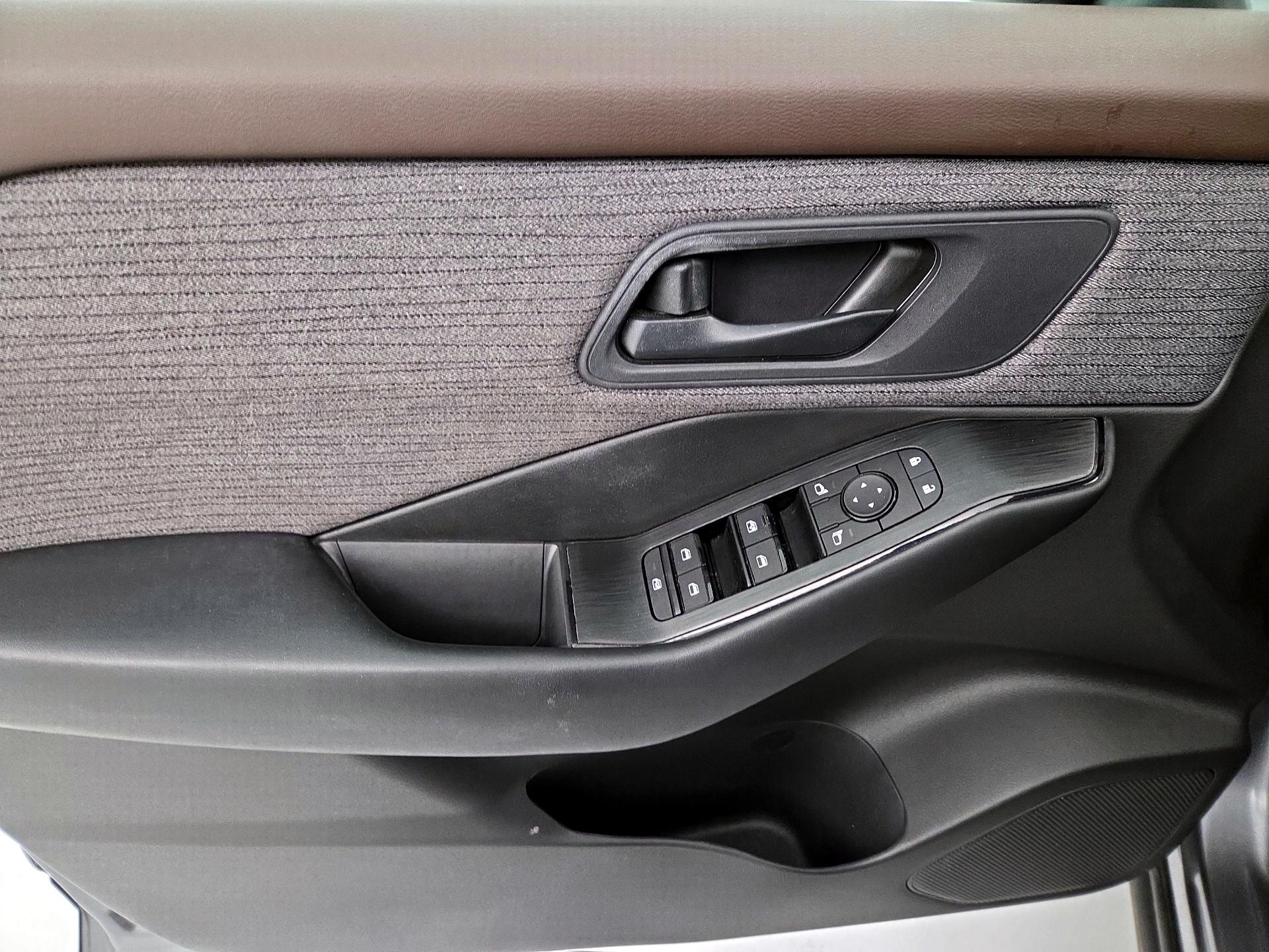 Thumbnail: 2023 Nissan Rogue - 12