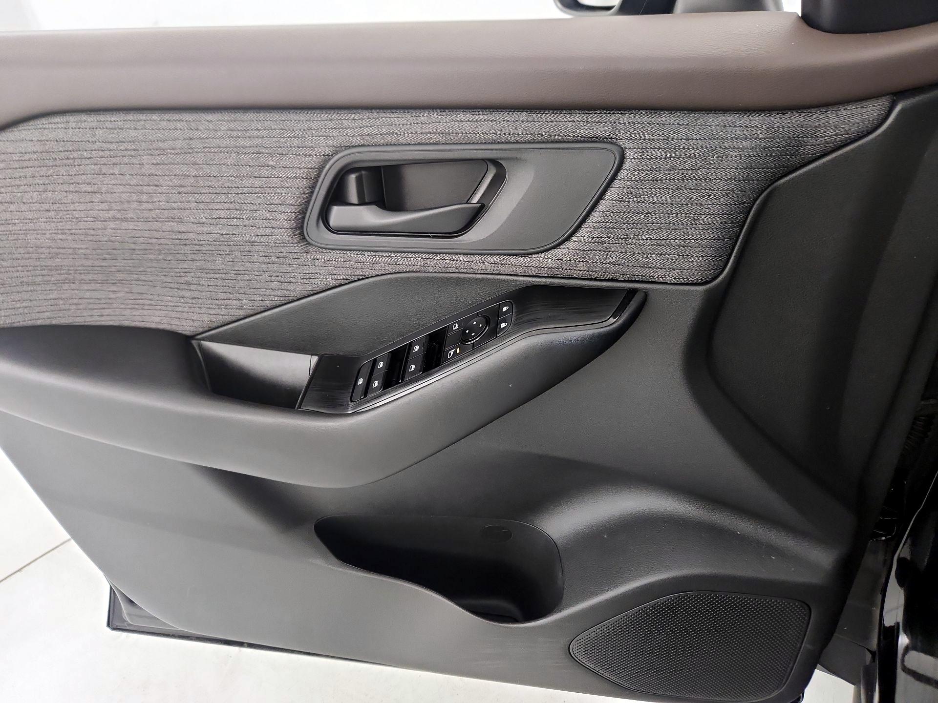 Thumbnail: 2023 Nissan Rogue - 12