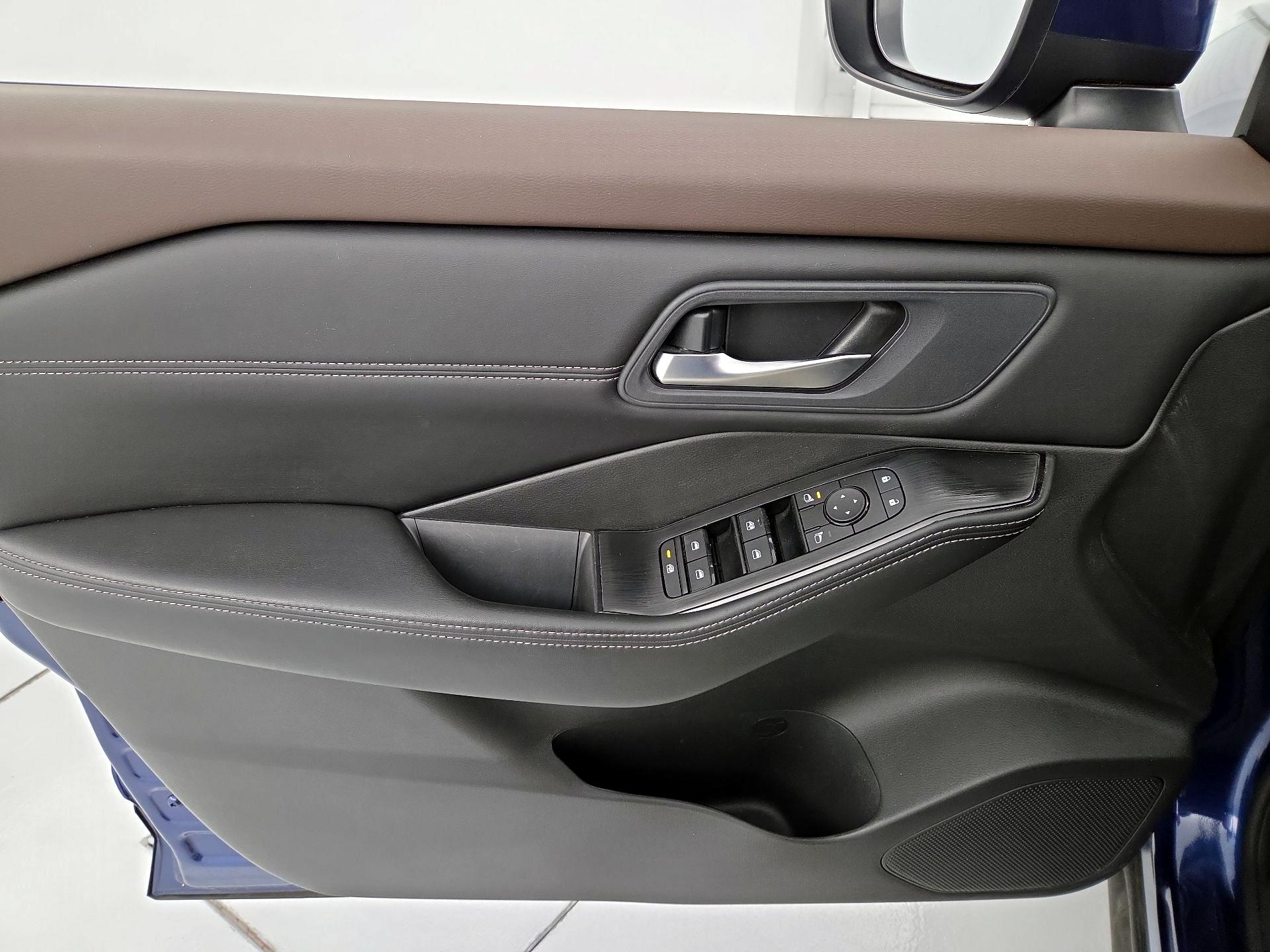 Thumbnail: 2023 Nissan Rogue - 12