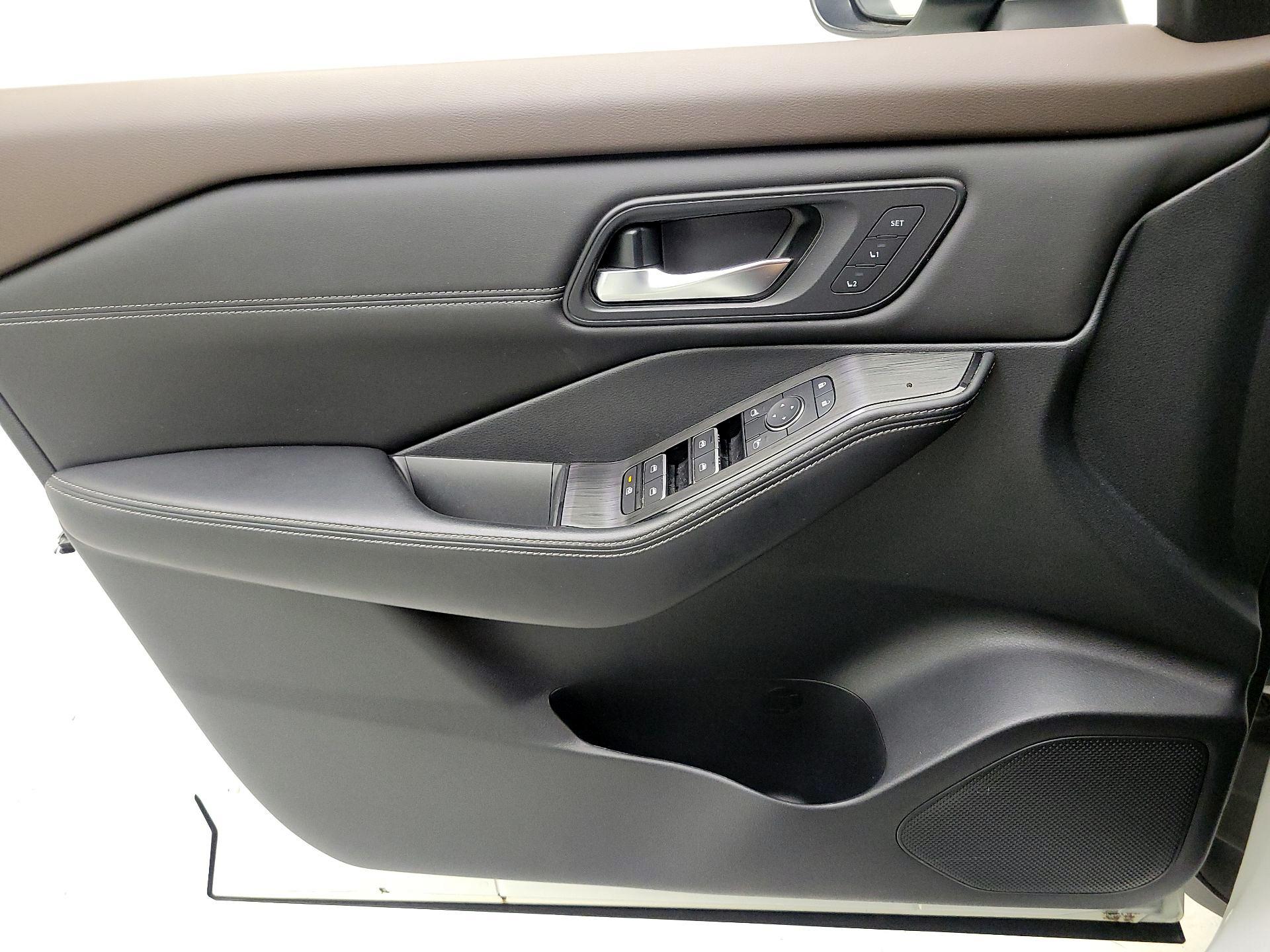 Thumbnail: 2023 Nissan Rogue - 10