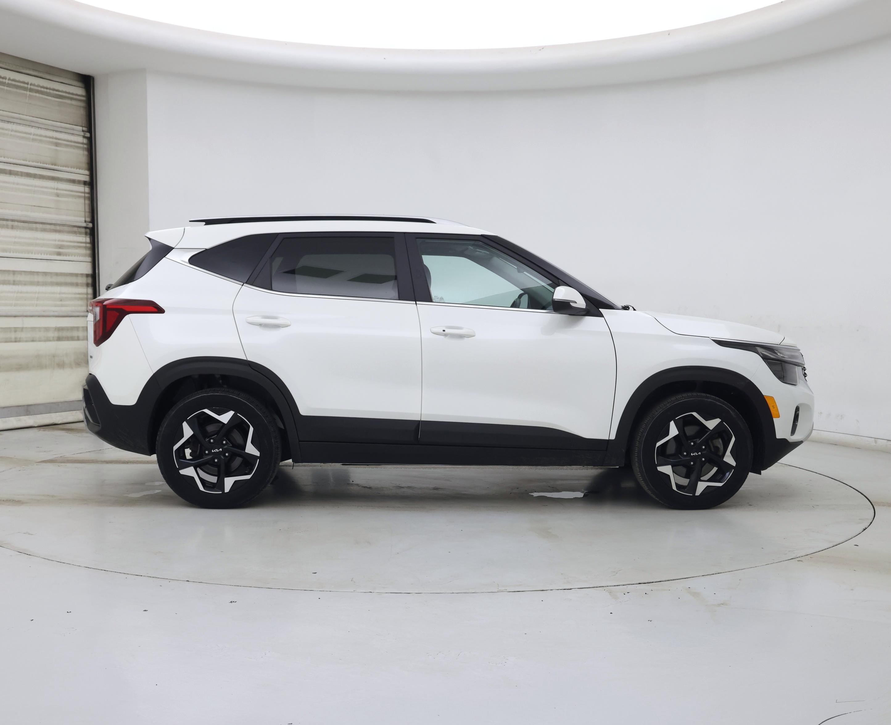 Thumbnail: 2024 Kia Seltos - 7