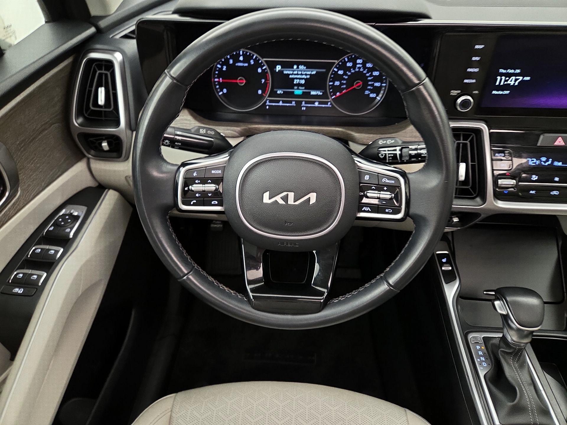 Thumbnail: 2023 Kia Sorento - 10