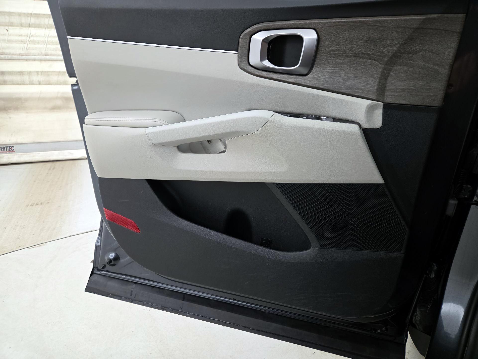 Thumbnail: 2023 Kia Sorento - 12